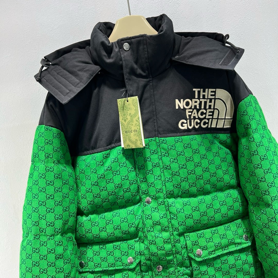 Khaki-schwarze und grün-schwarze Jacke