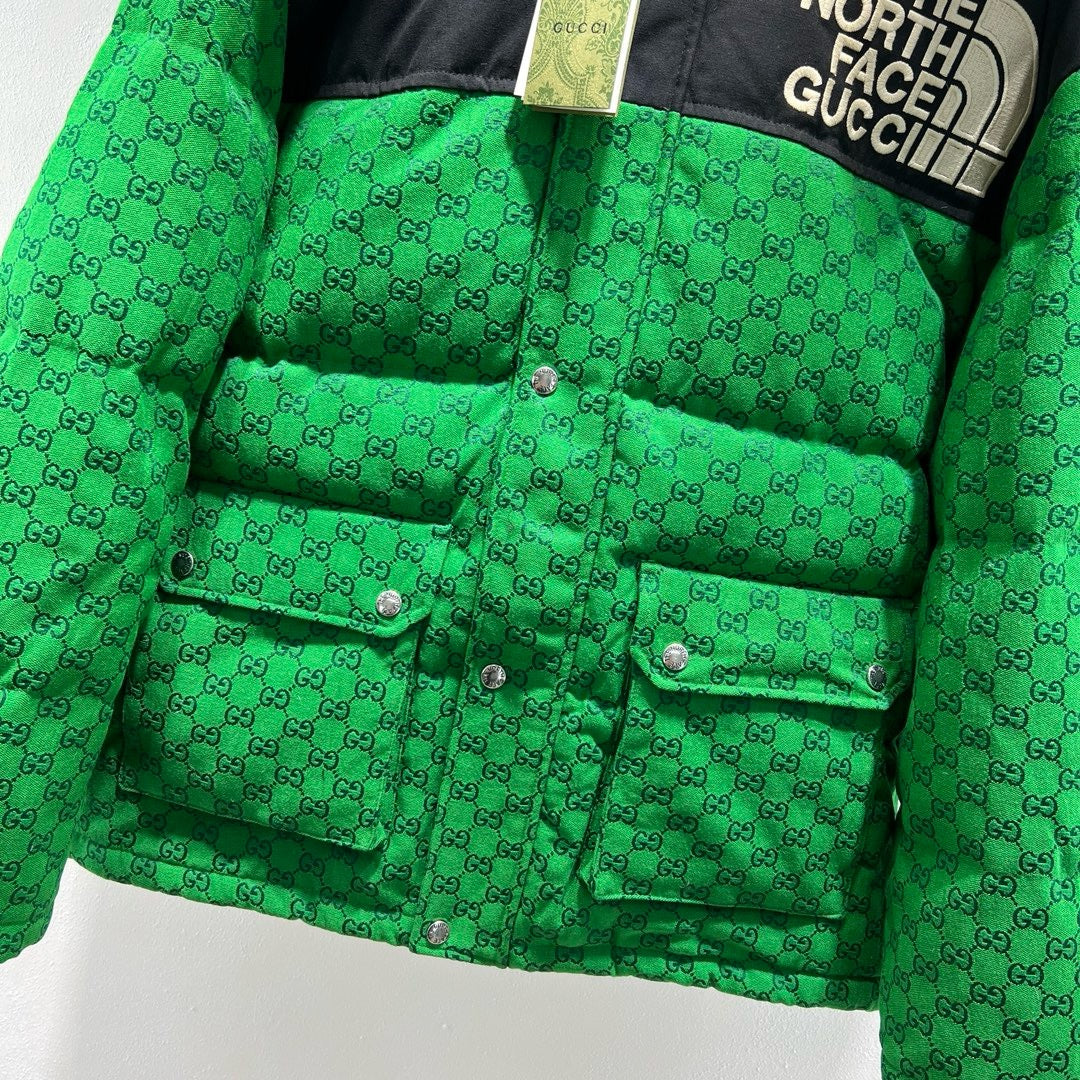 Khaki-schwarze und grün-schwarze Jacke