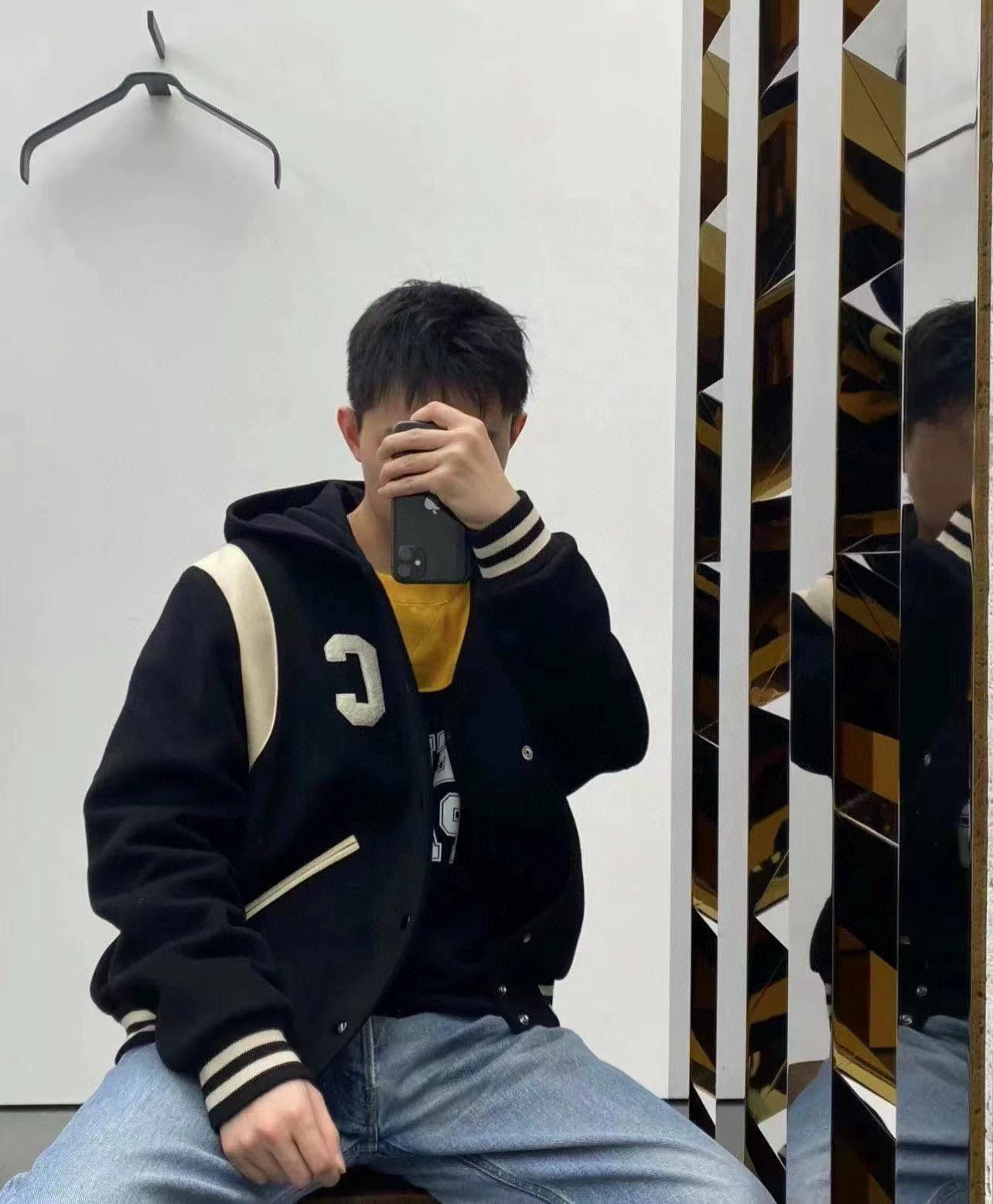 Chaqueta blanca y negra