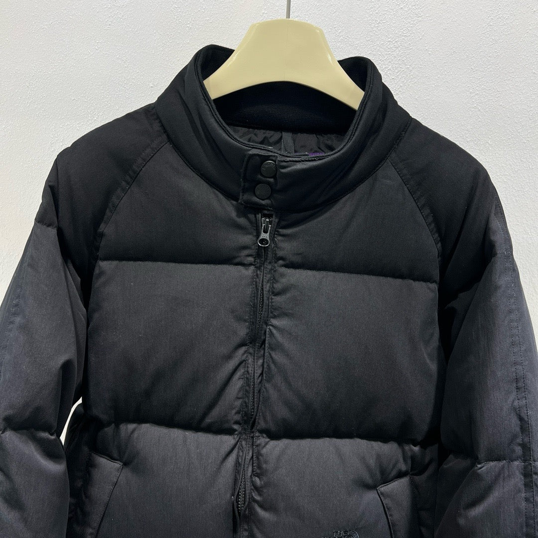 Chaqueta verde, negra y blanca