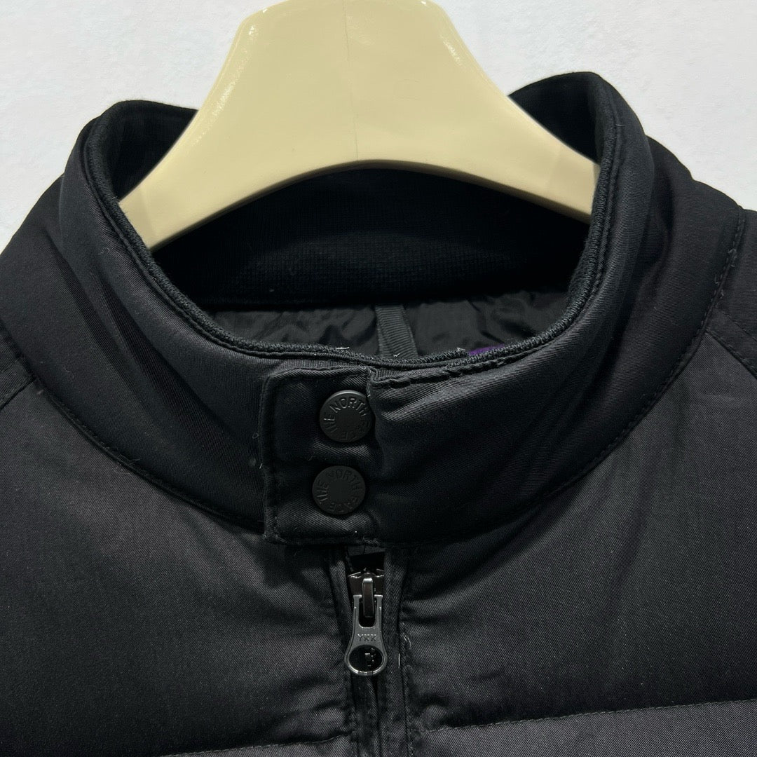 Grüne, schwarze und weiße Jacke