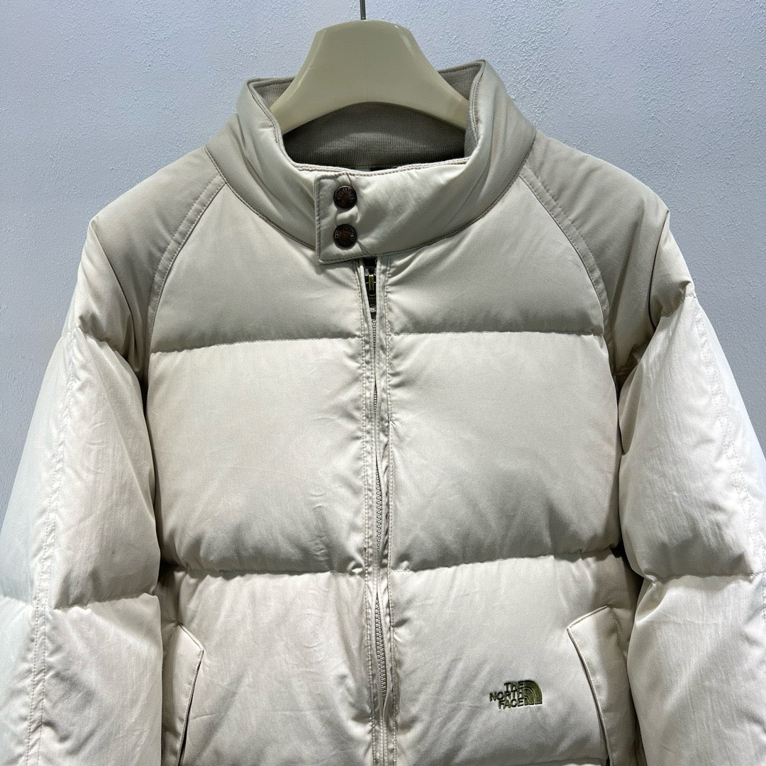 Chaqueta verde, negra y blanca