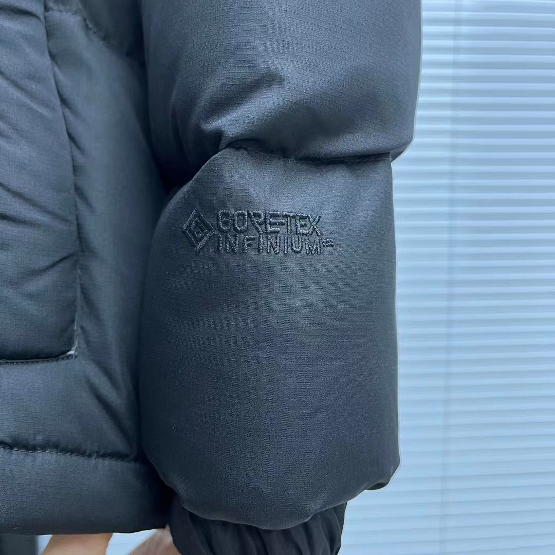 Schwarze, braune und graue Jacke