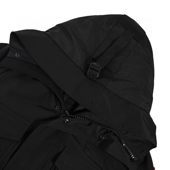 Chaqueta negra y azul