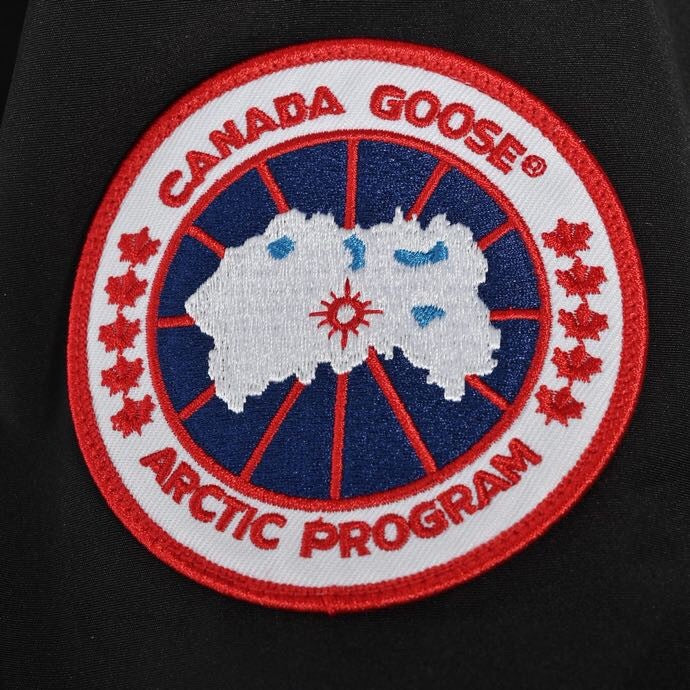 Chaqueta negra y azul