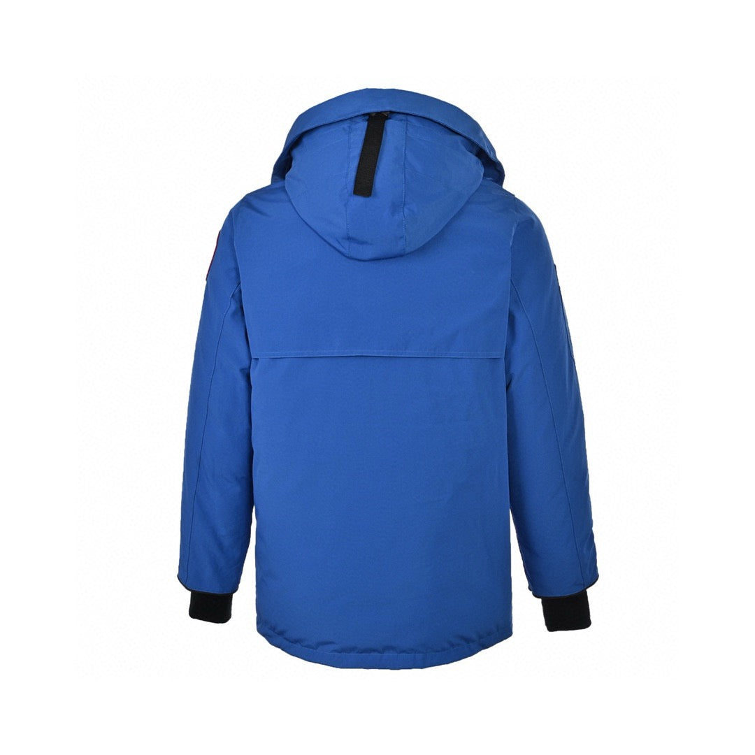 Schwarze und blaue Jacke