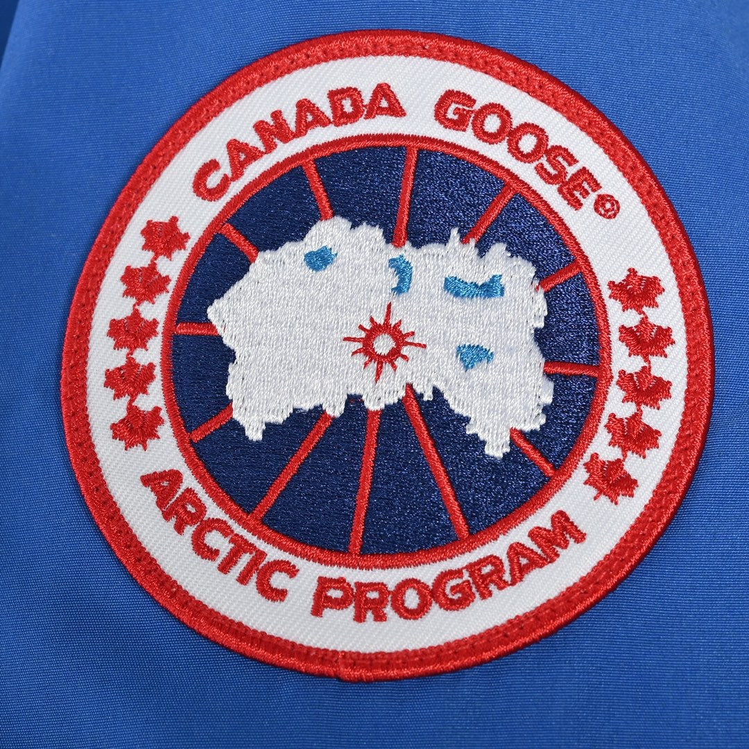 Chaqueta negra y azul