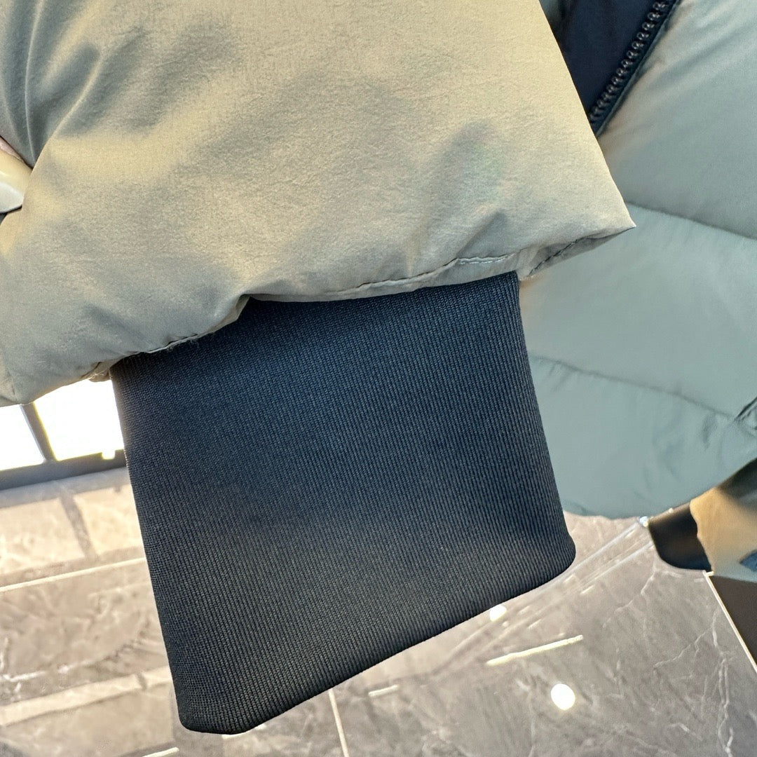 Schwarze und graue Jacke