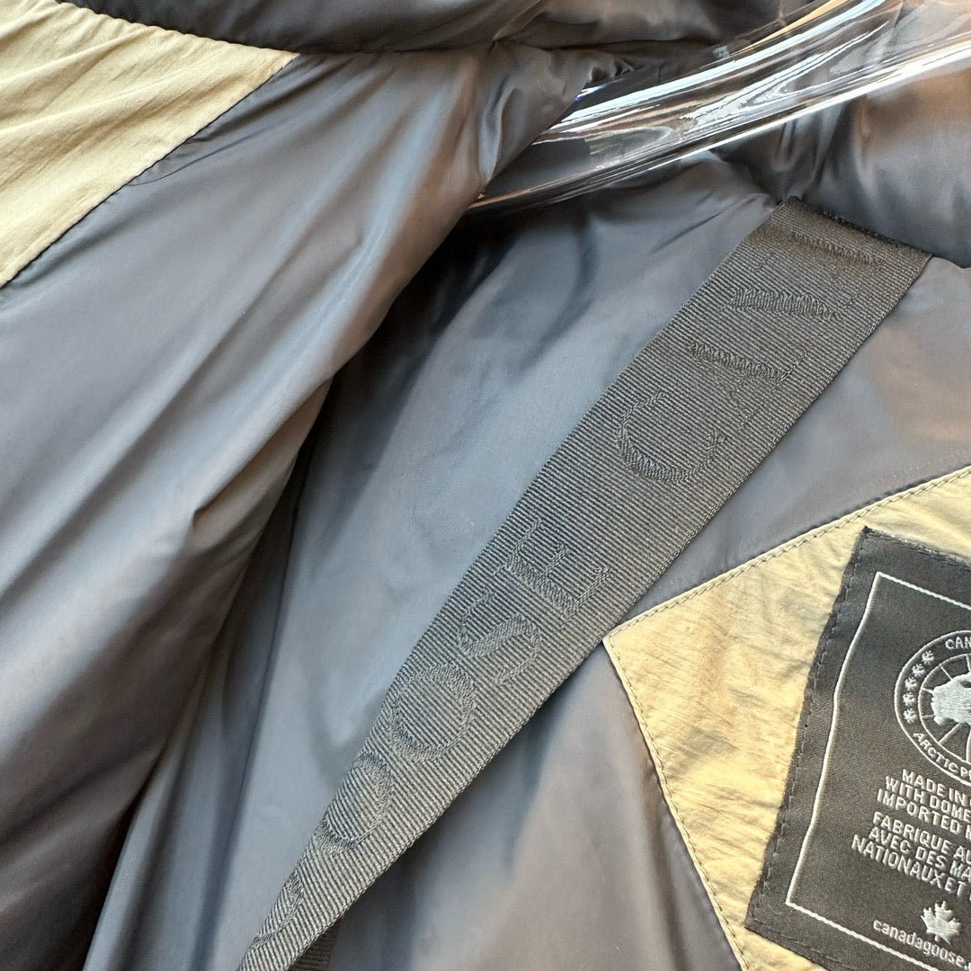 Schwarze und graue Jacke