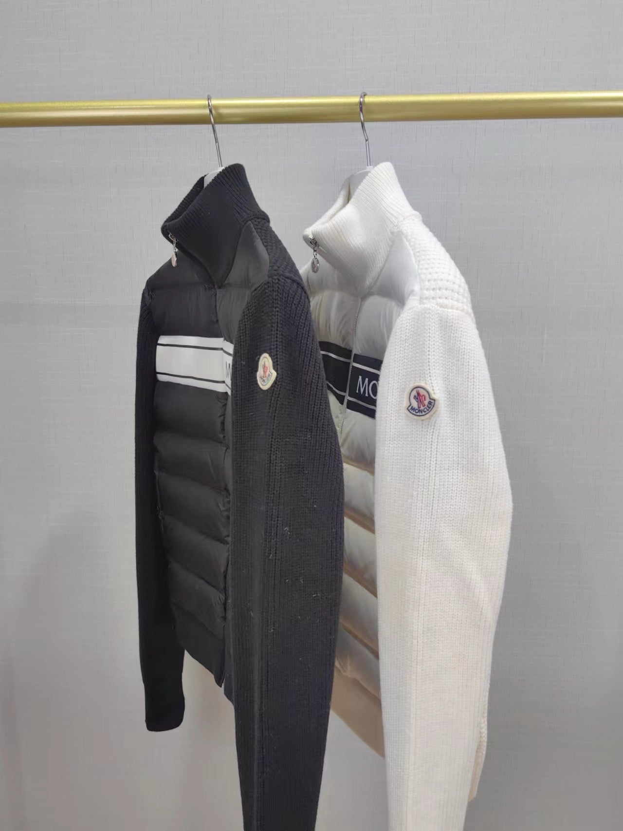 Schwarze und weiße Jacke