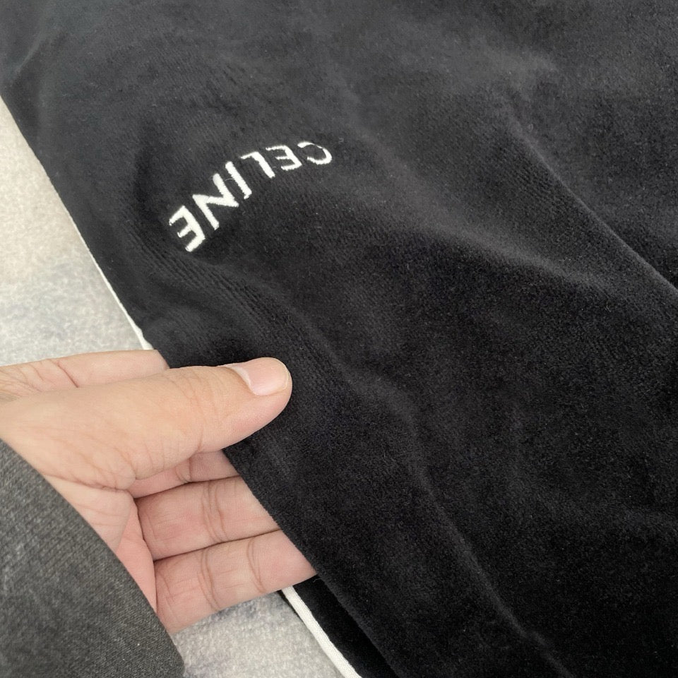 Schwarze und grüne Hose