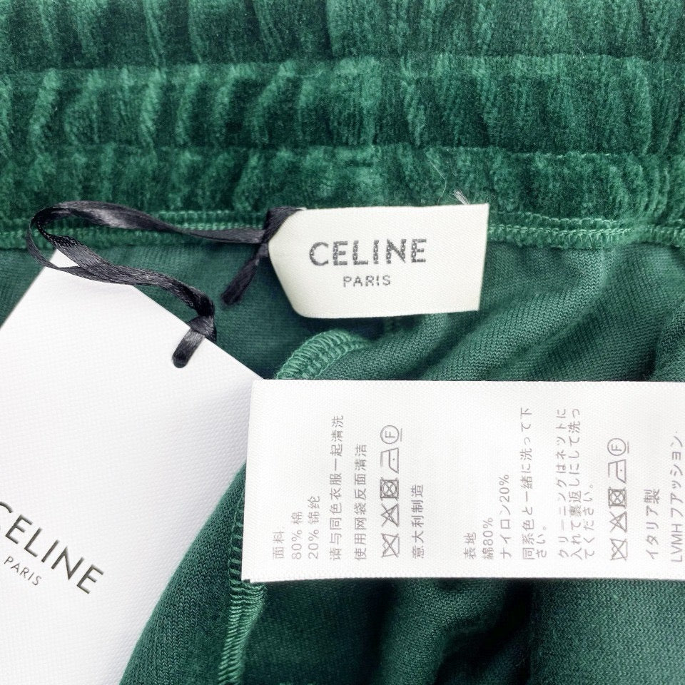 Schwarze und grüne Hose