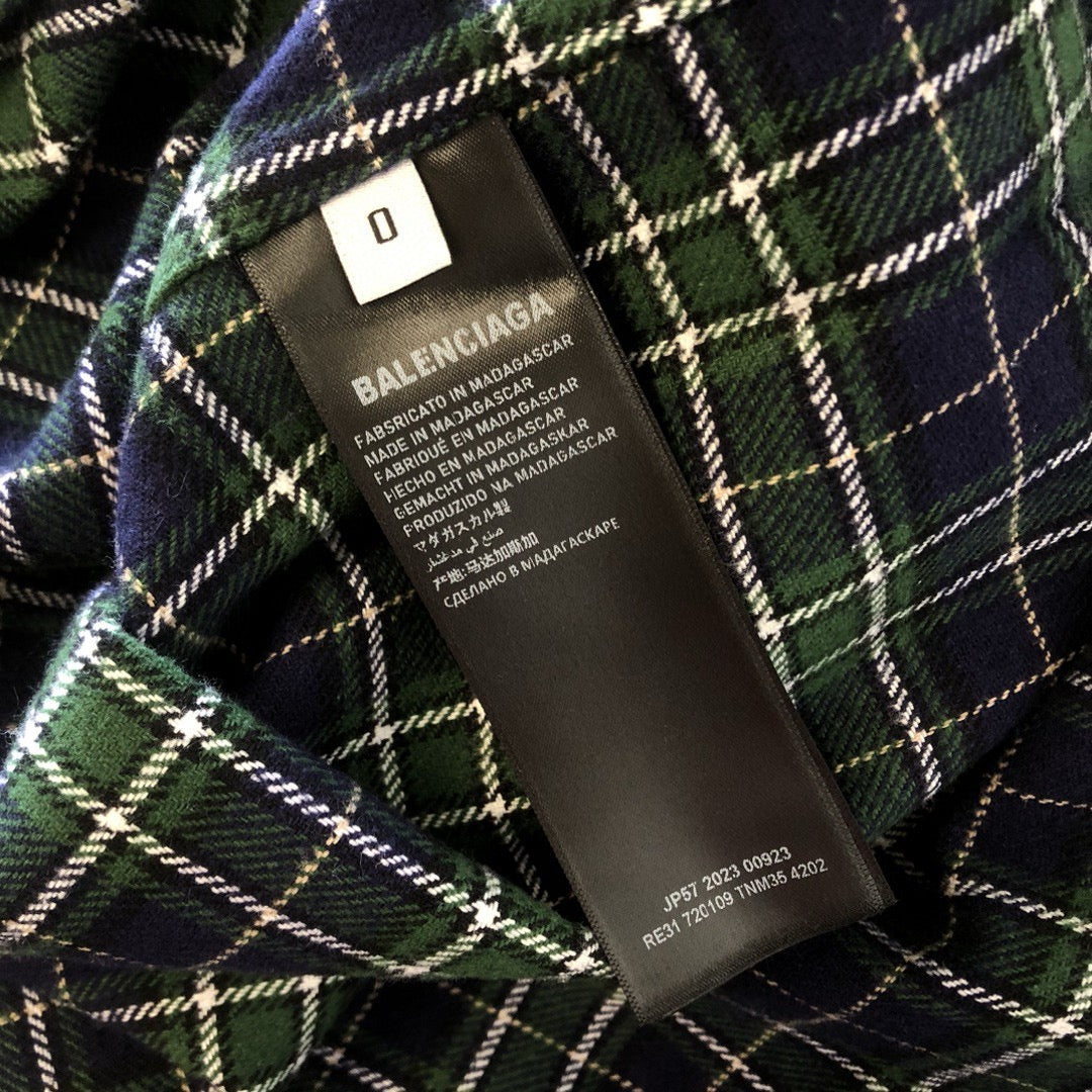 سترة متعددة الألوان