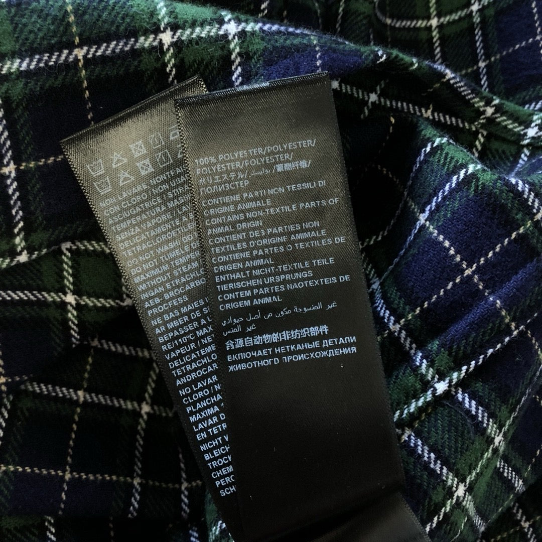 سترة متعددة الألوان