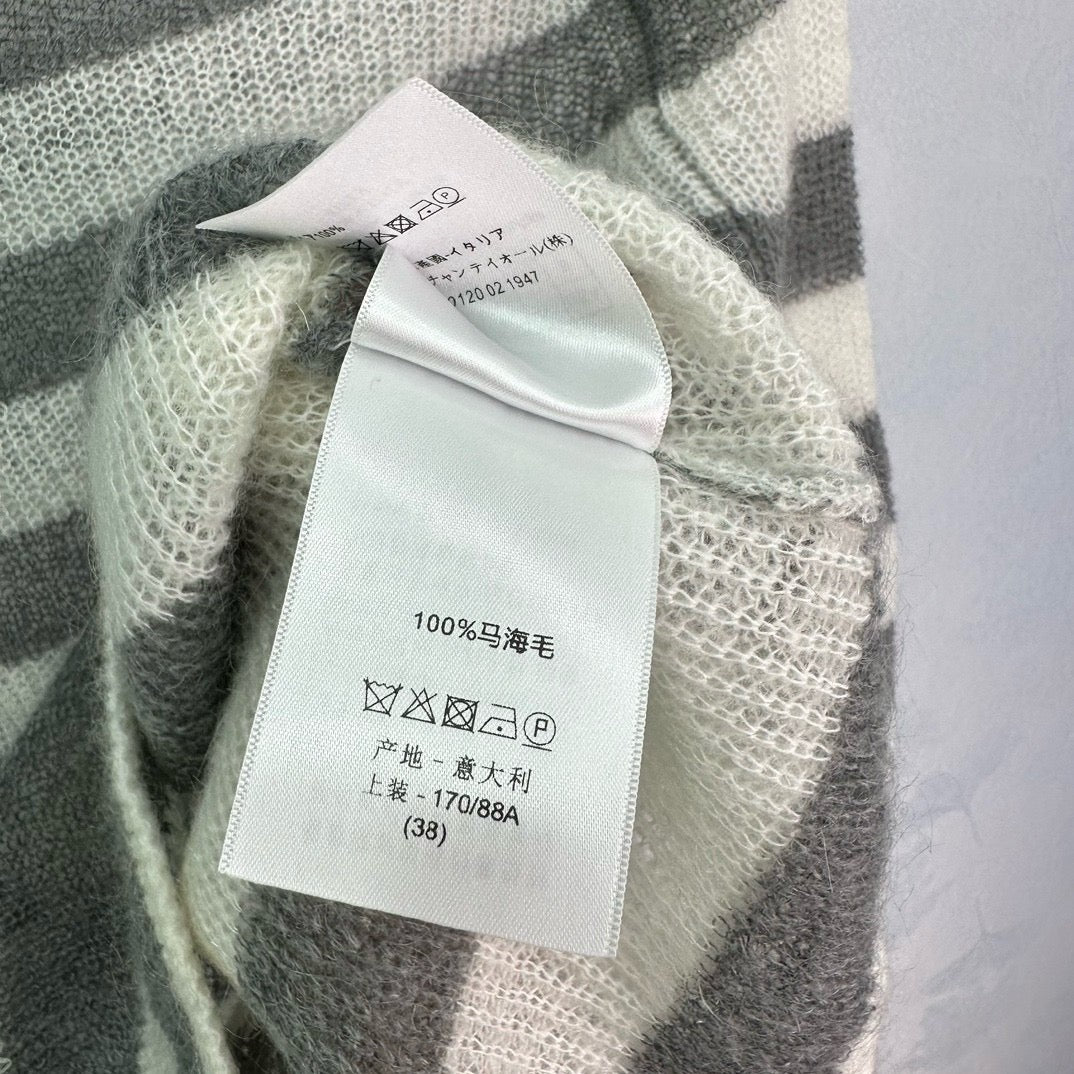 Grauweißes Sweatshirt (Marke ?)