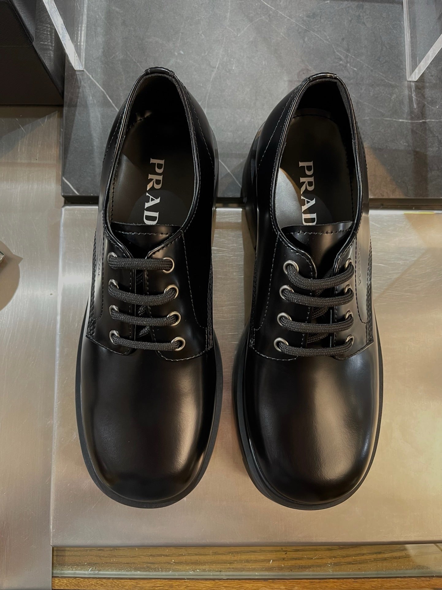 Schwarze Schuhe