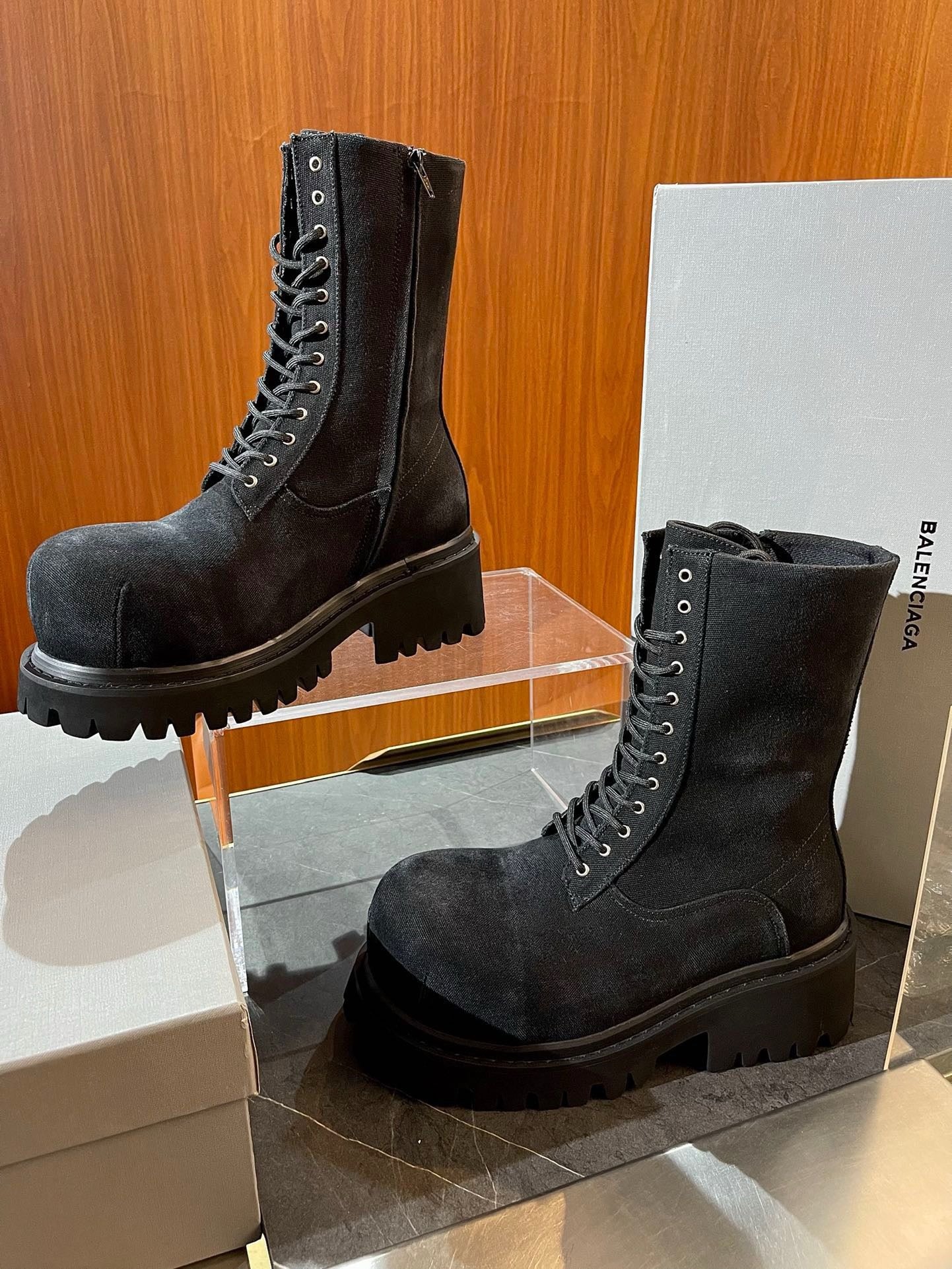 Schwarze Schuhe