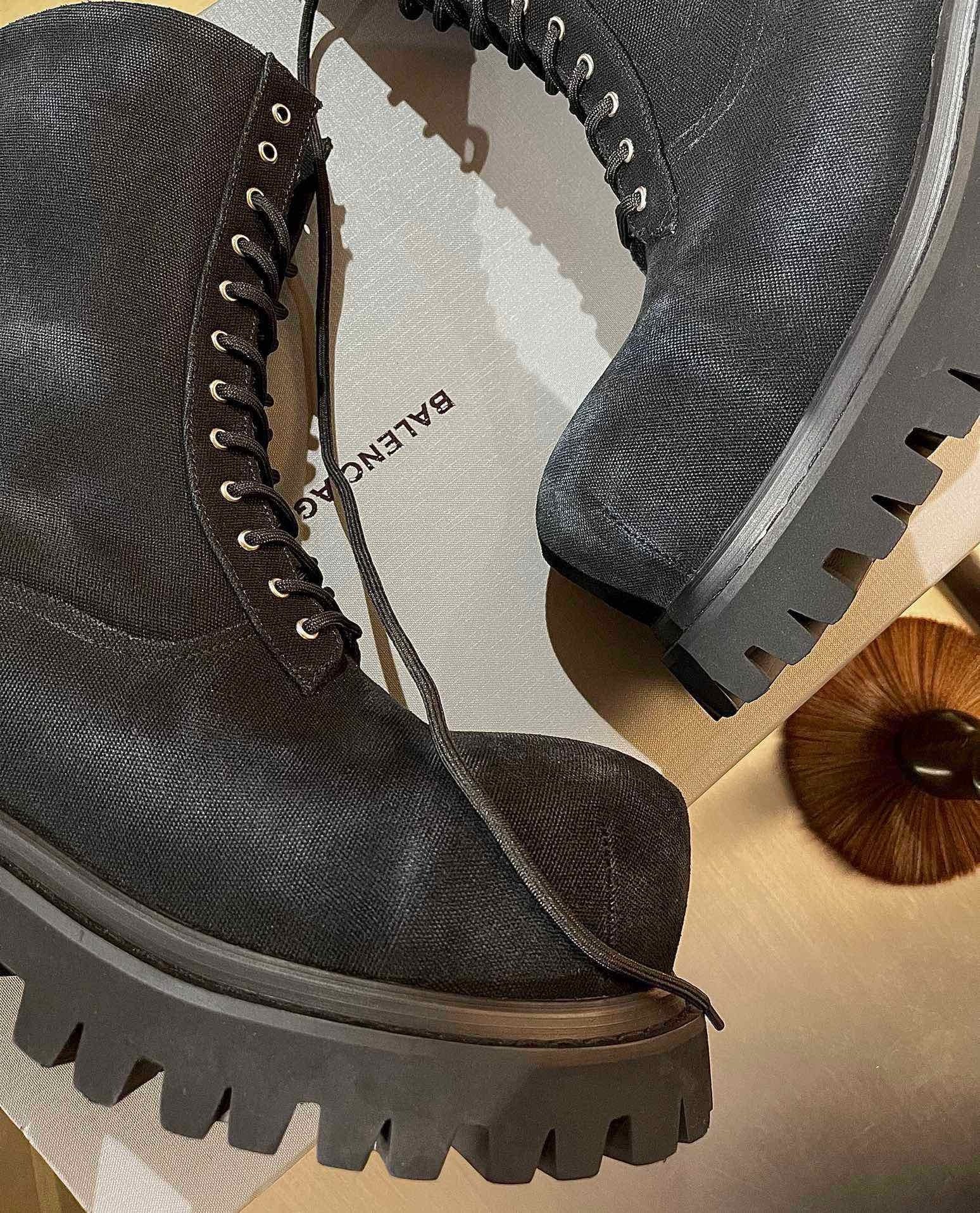Schwarze Schuhe