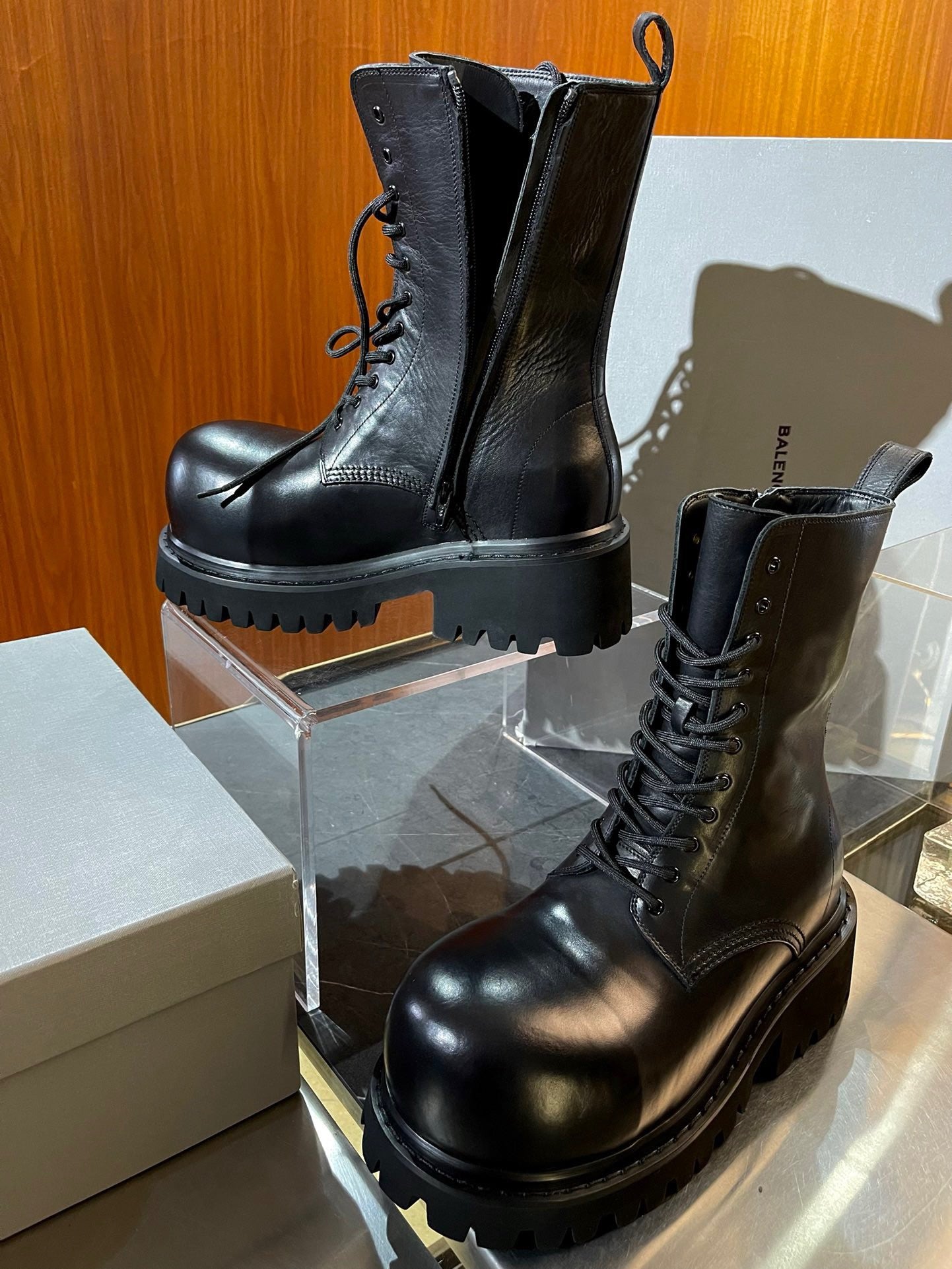 Schwarze Schuhe