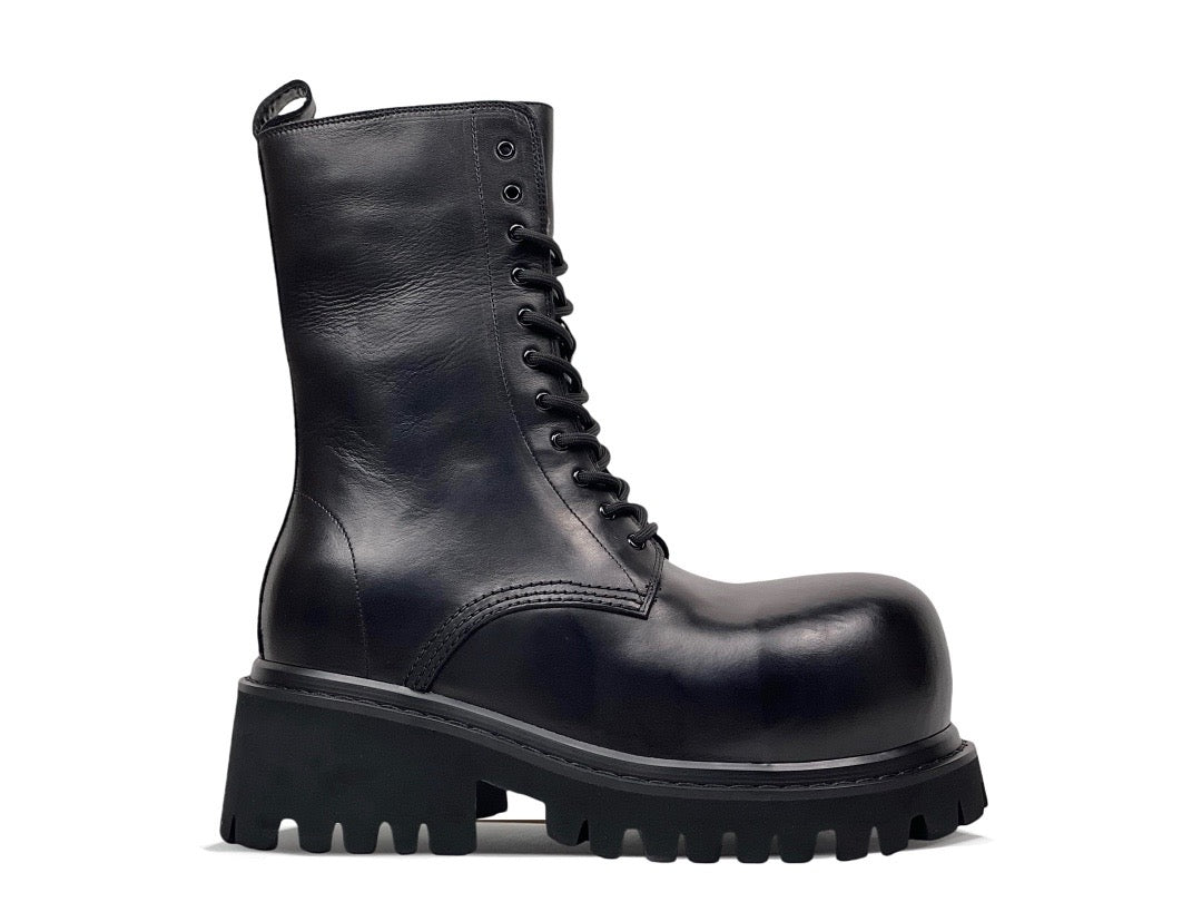 Schwarze Schuhe