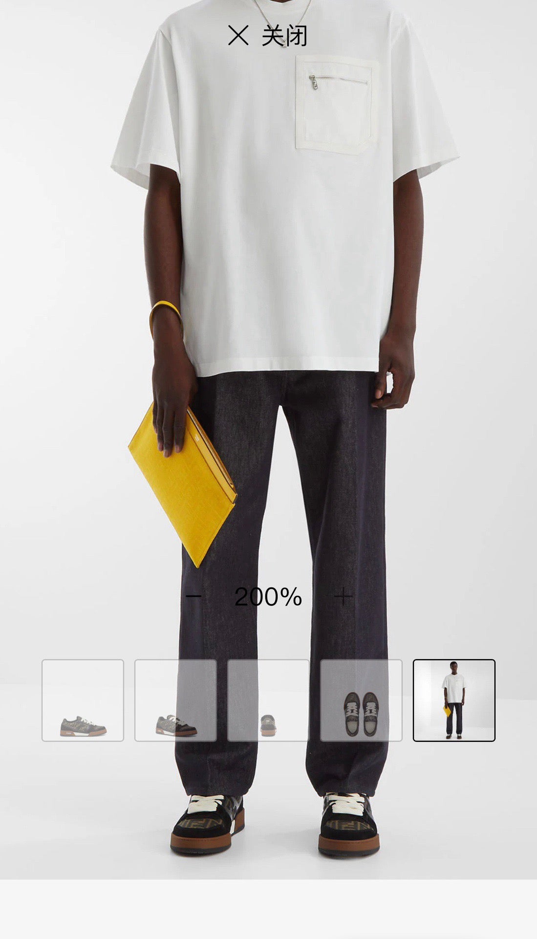 أحذية متعددة الألوان