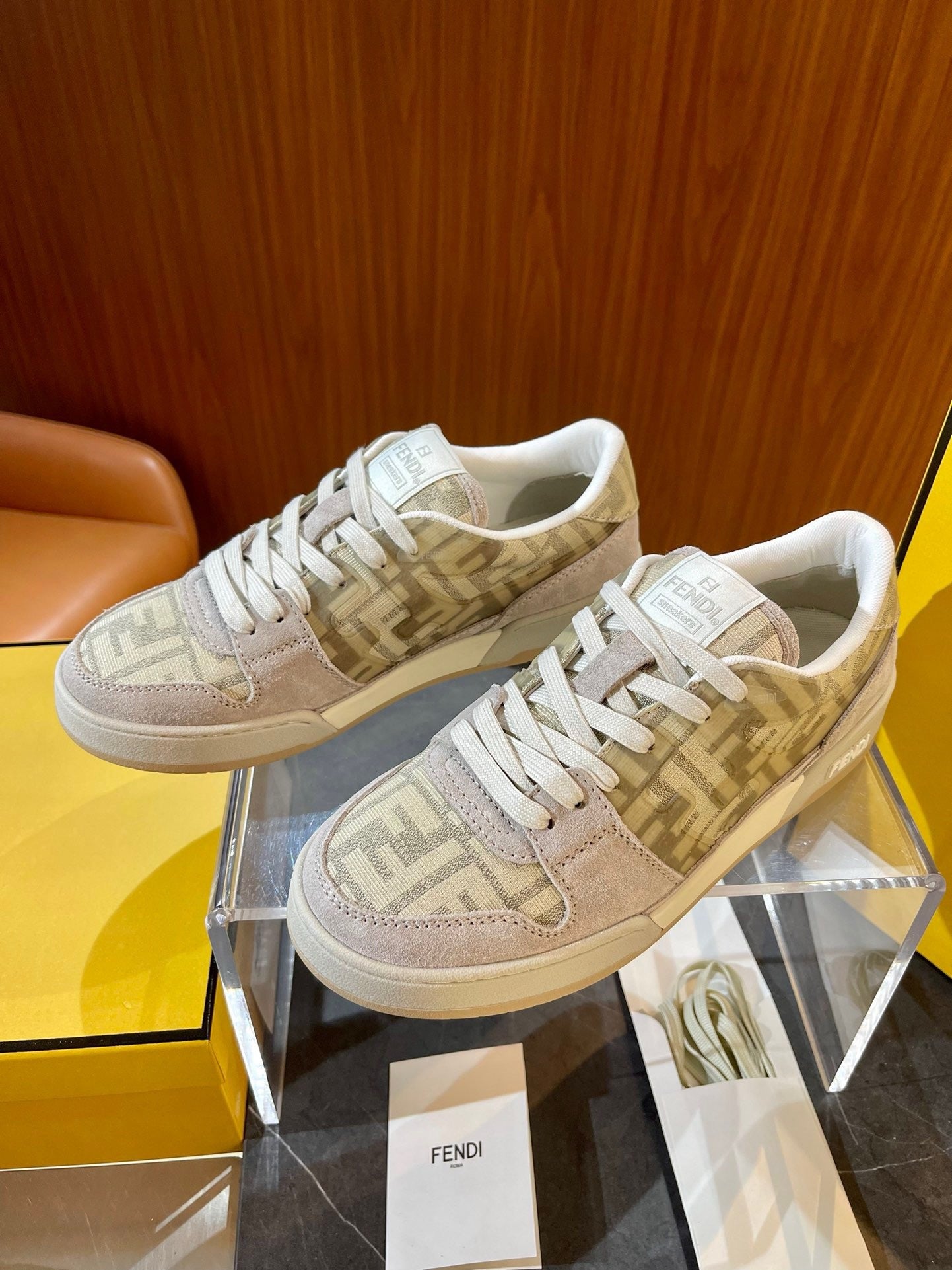 Mehrfarbige Schuhe