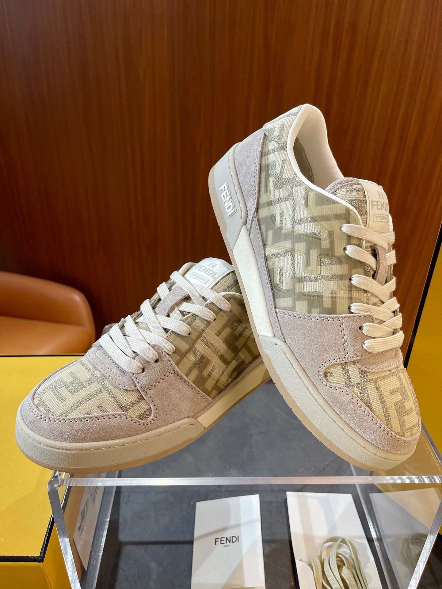 Mehrfarbige Schuhe