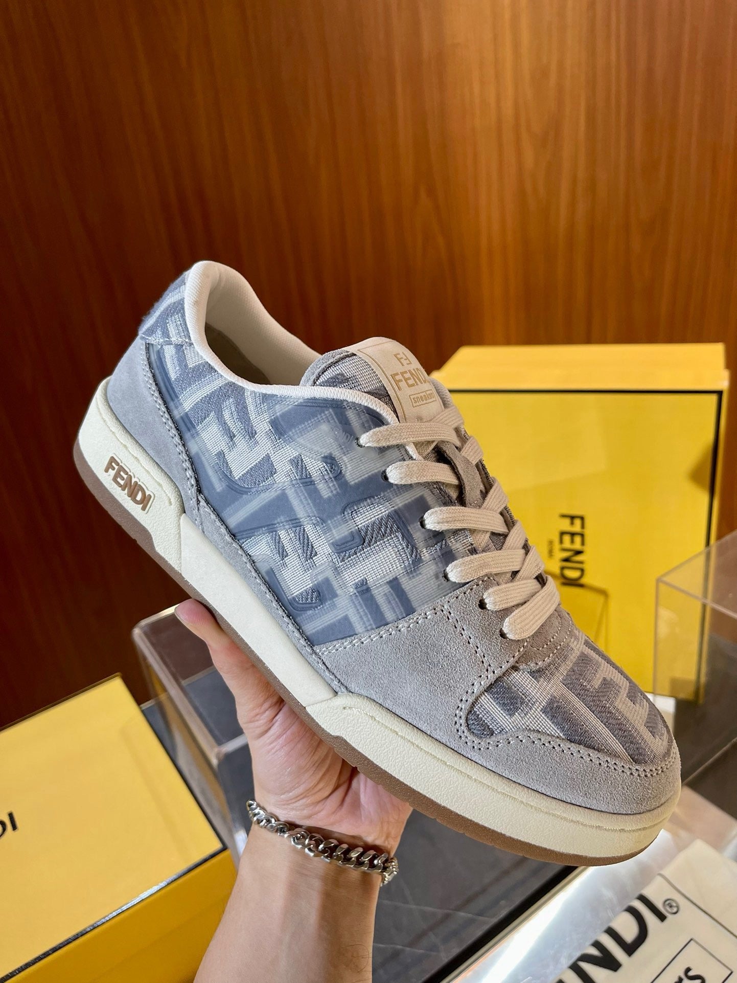Mehrfarbige Schuhe