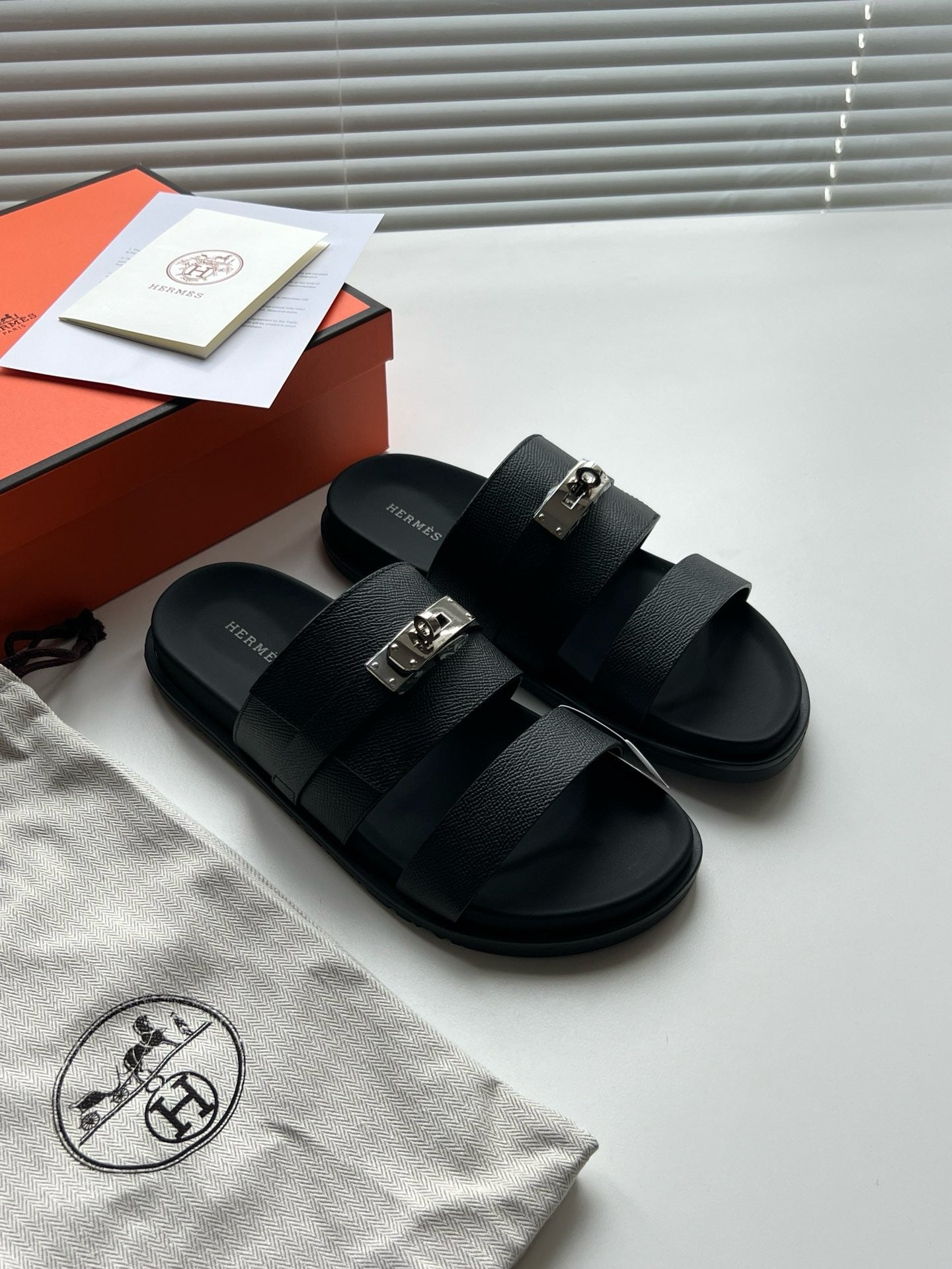 Schwarze Schuhe