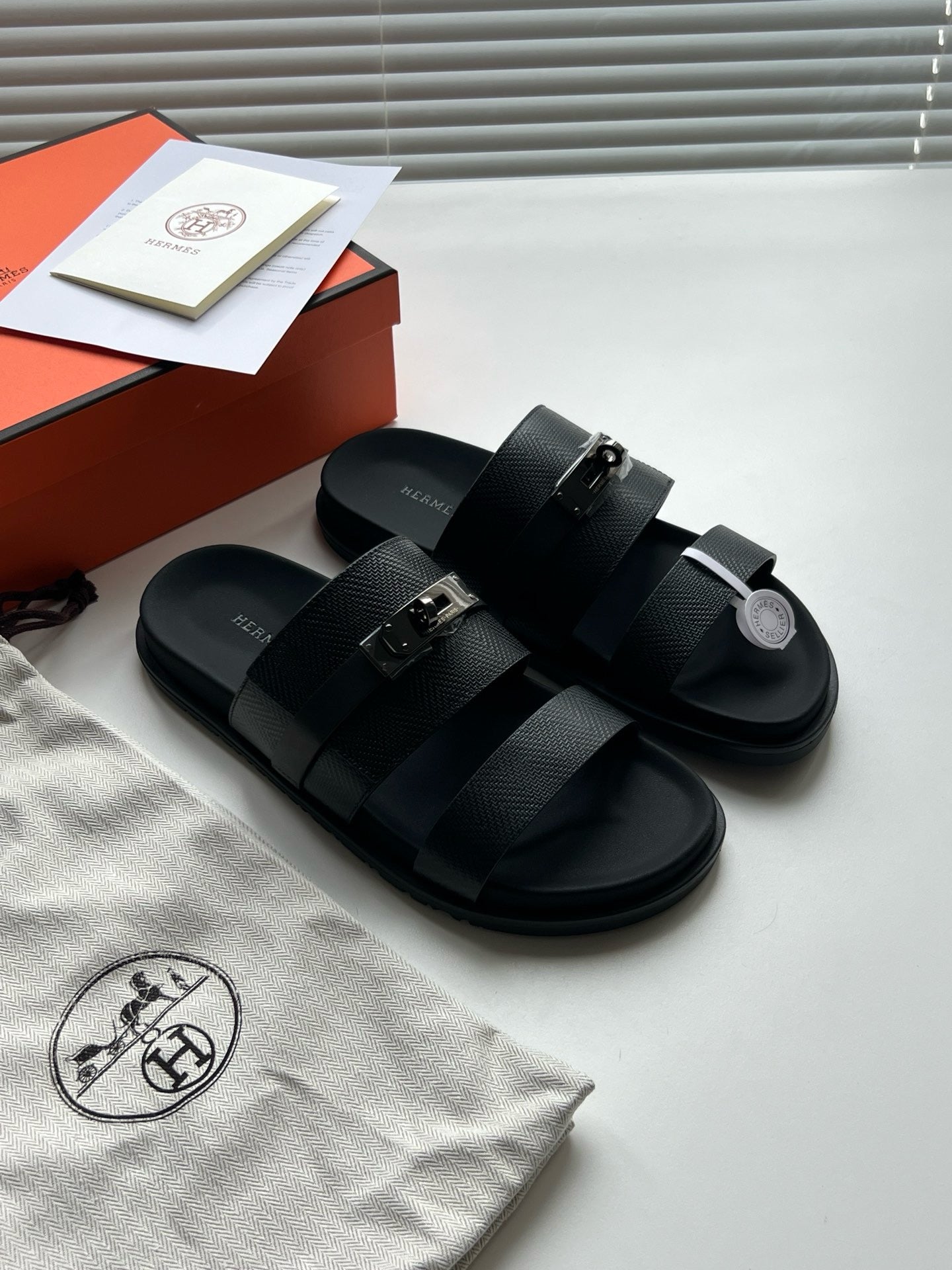 Black Shoes - FashionHype.xyz