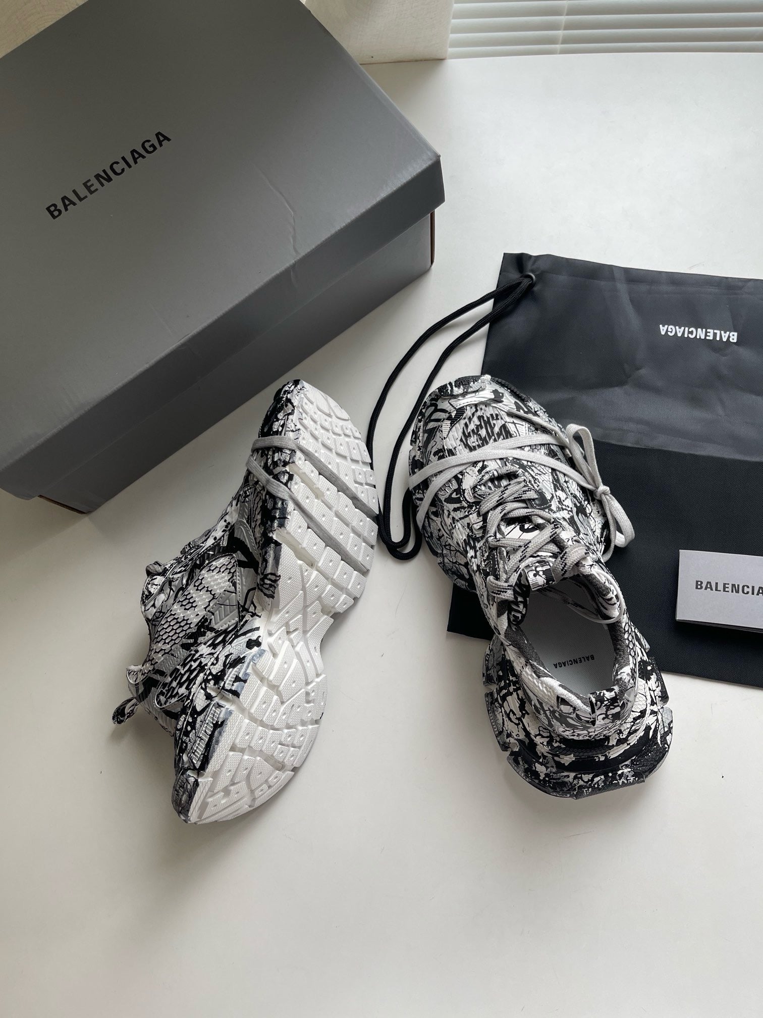 Mehrfarbige Schuhe