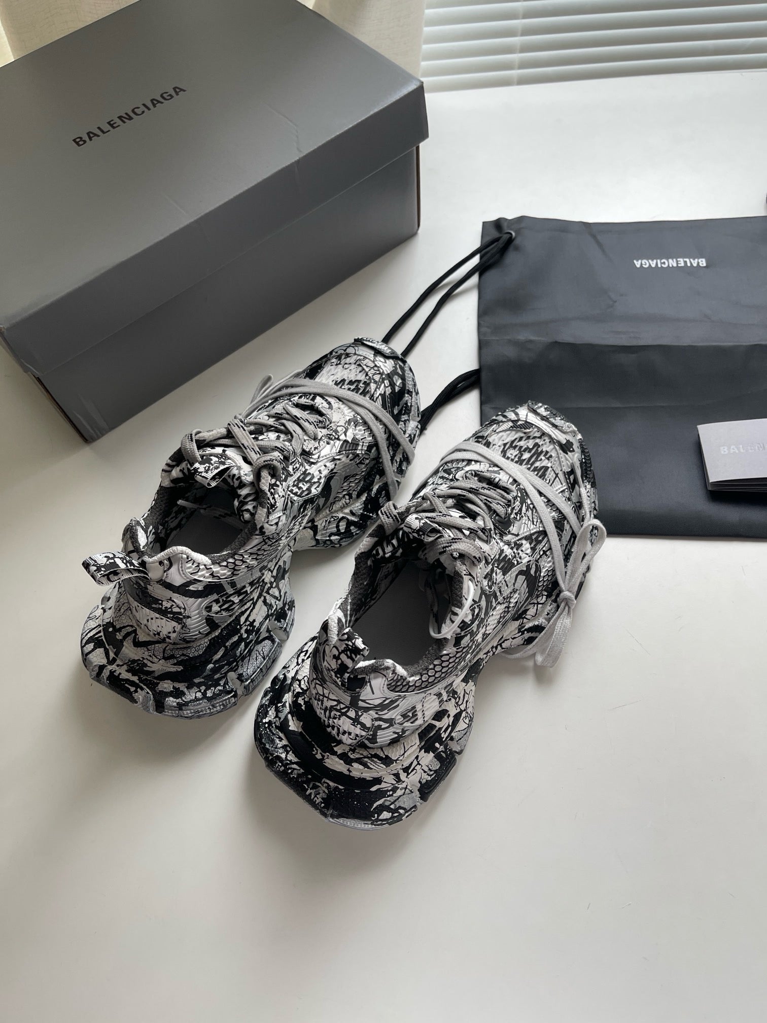 Mehrfarbige Schuhe
