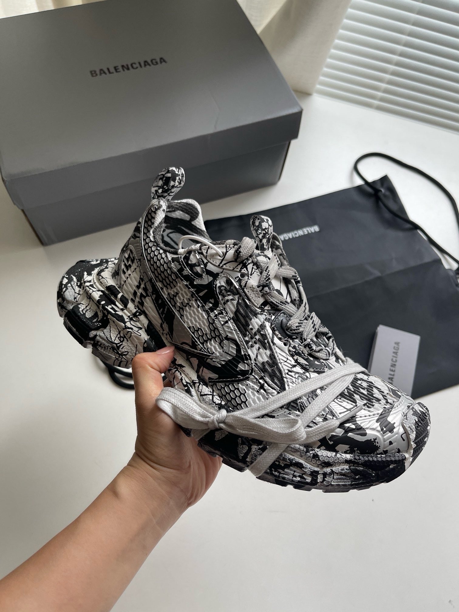 Mehrfarbige Schuhe