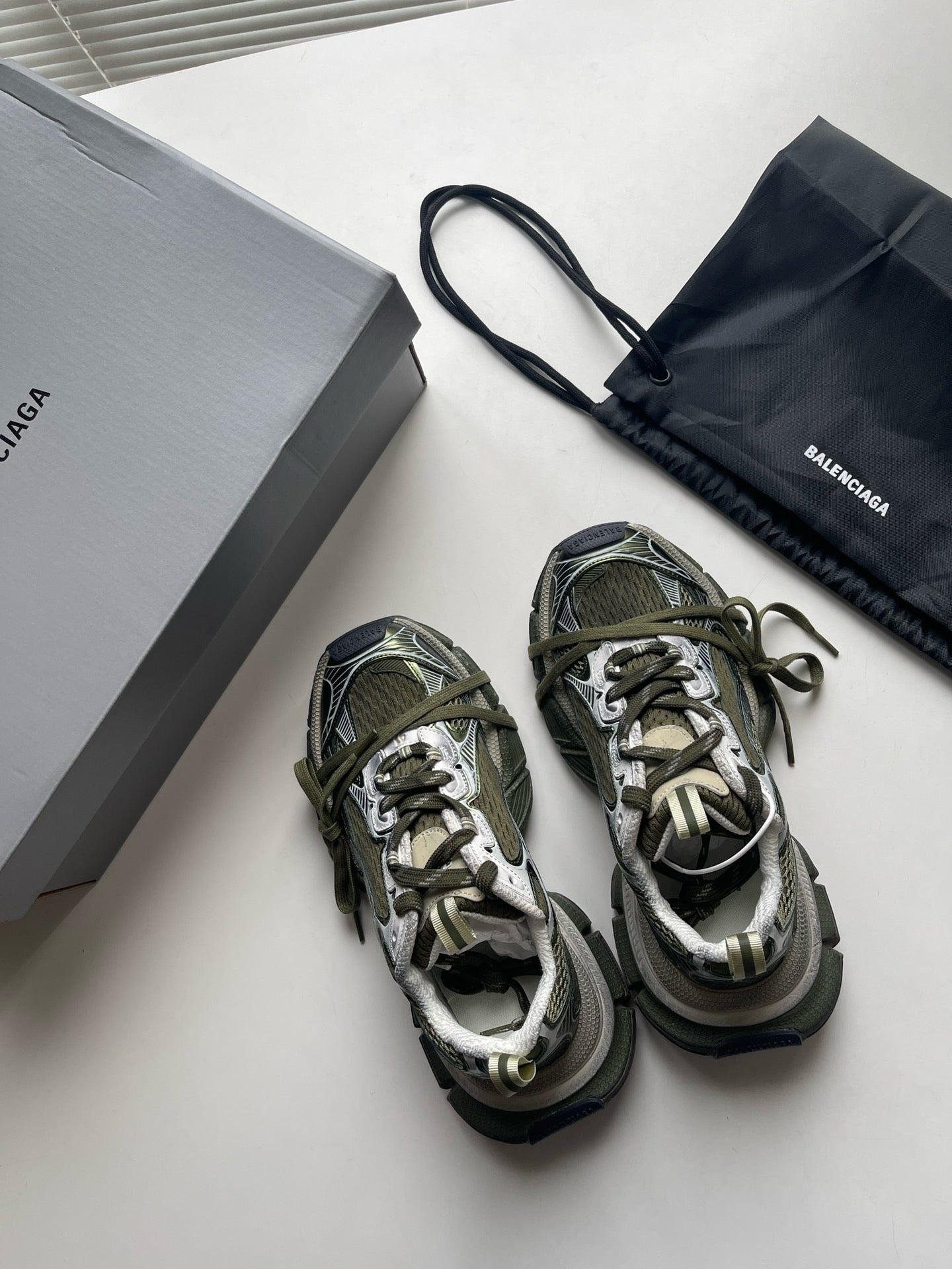 Mehrfarbige Schuhe