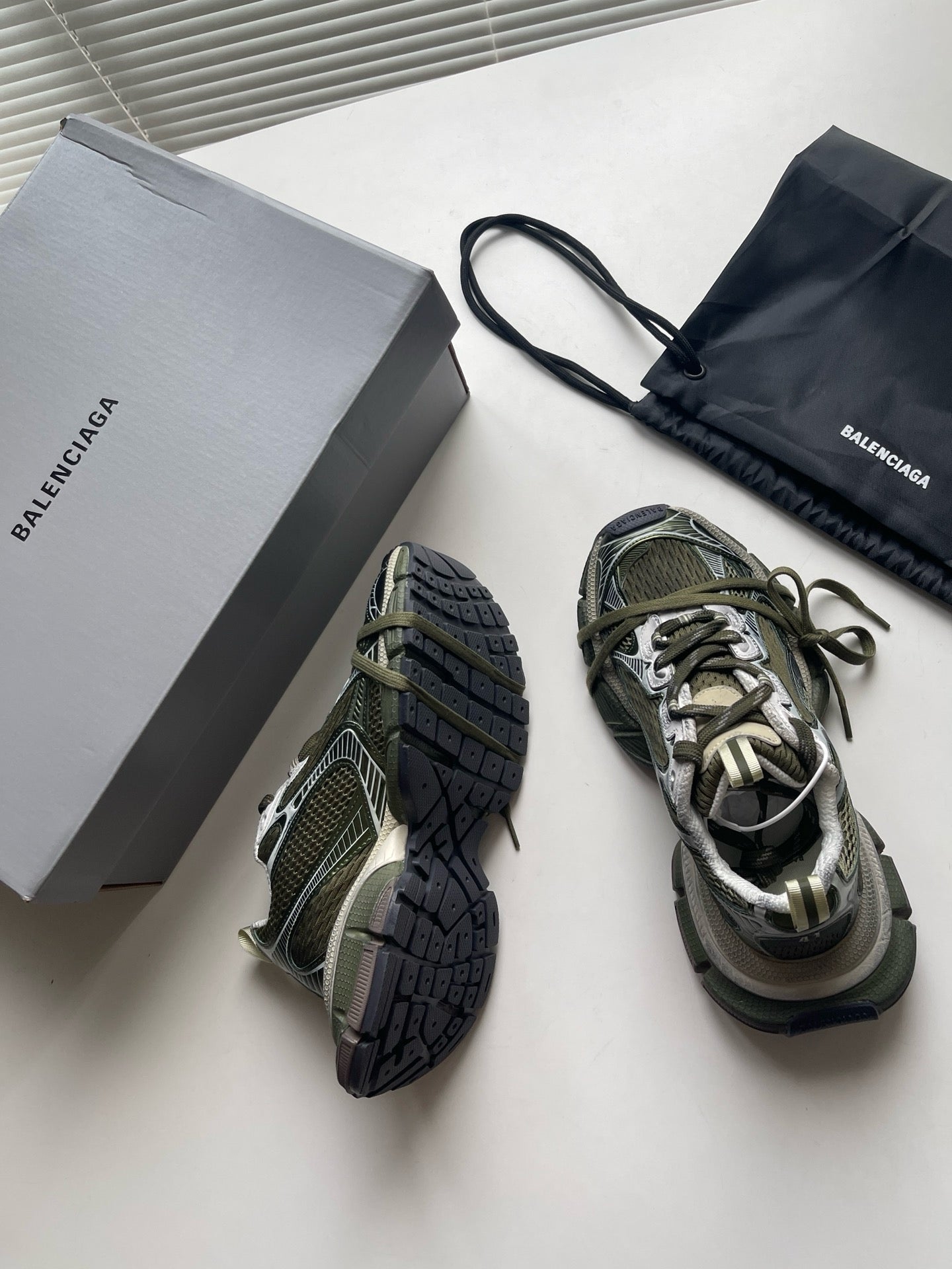 Mehrfarbige Schuhe