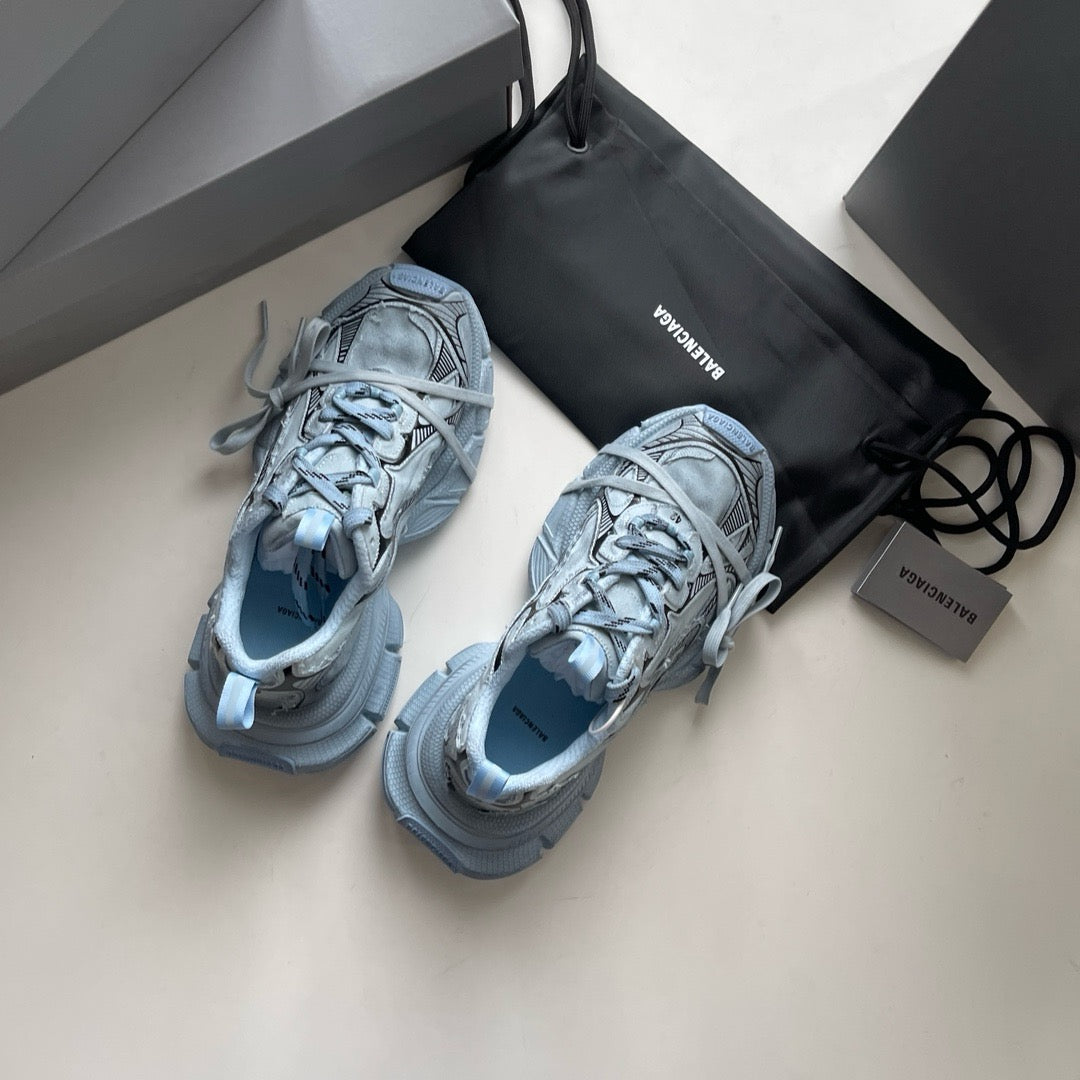 حذاء أزرق سماوي، وردي، وكاكي