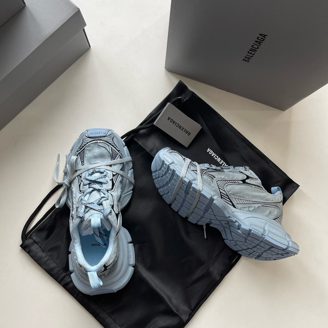 Schuhe in Himmelblau, Rosa und Khaki