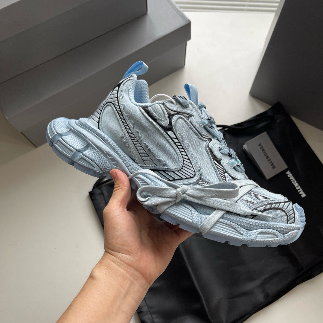 حذاء أزرق سماوي، وردي، وكاكي