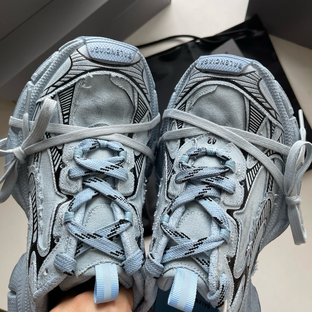 حذاء أزرق سماوي، وردي، وكاكي