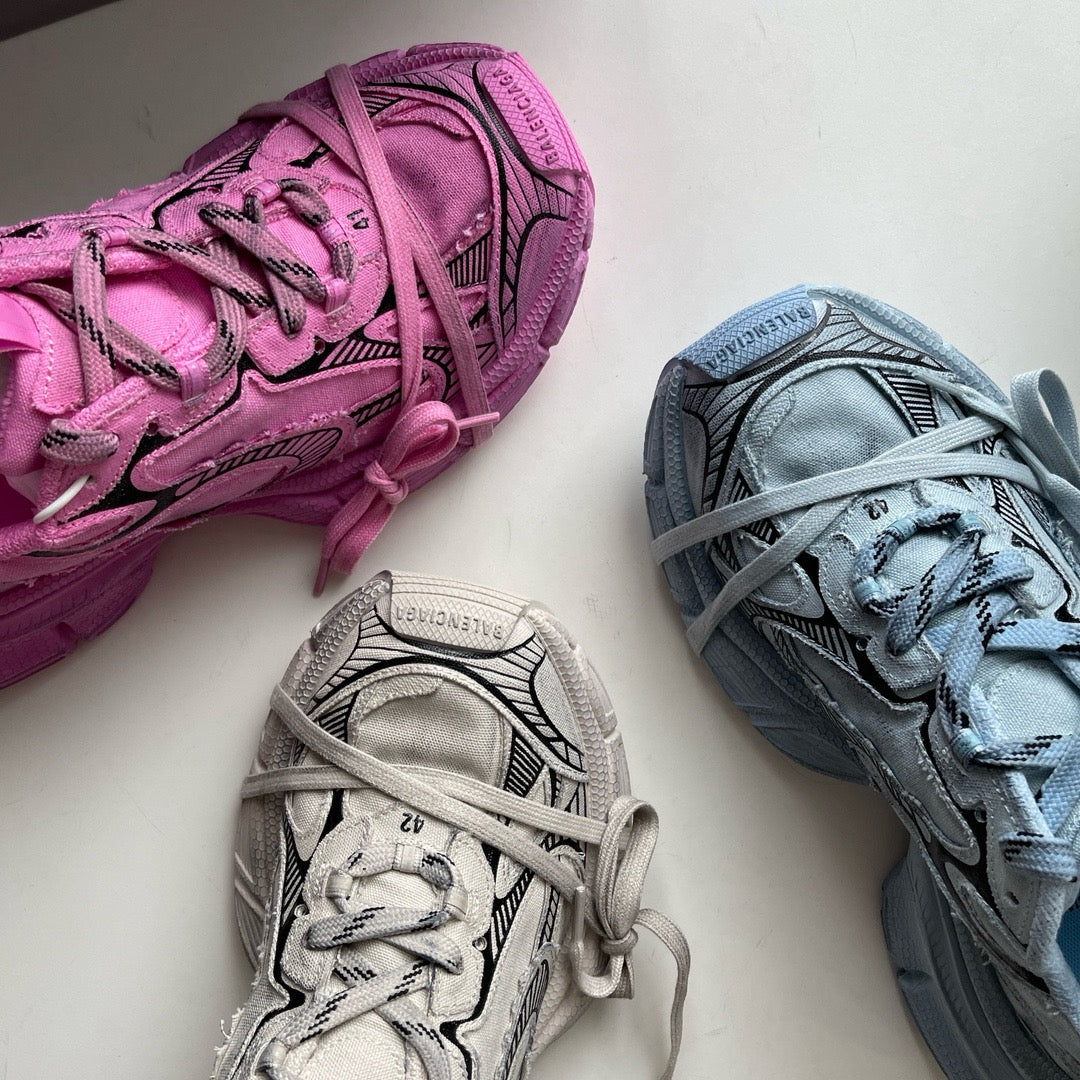 Schuhe in Himmelblau, Rosa und Khaki