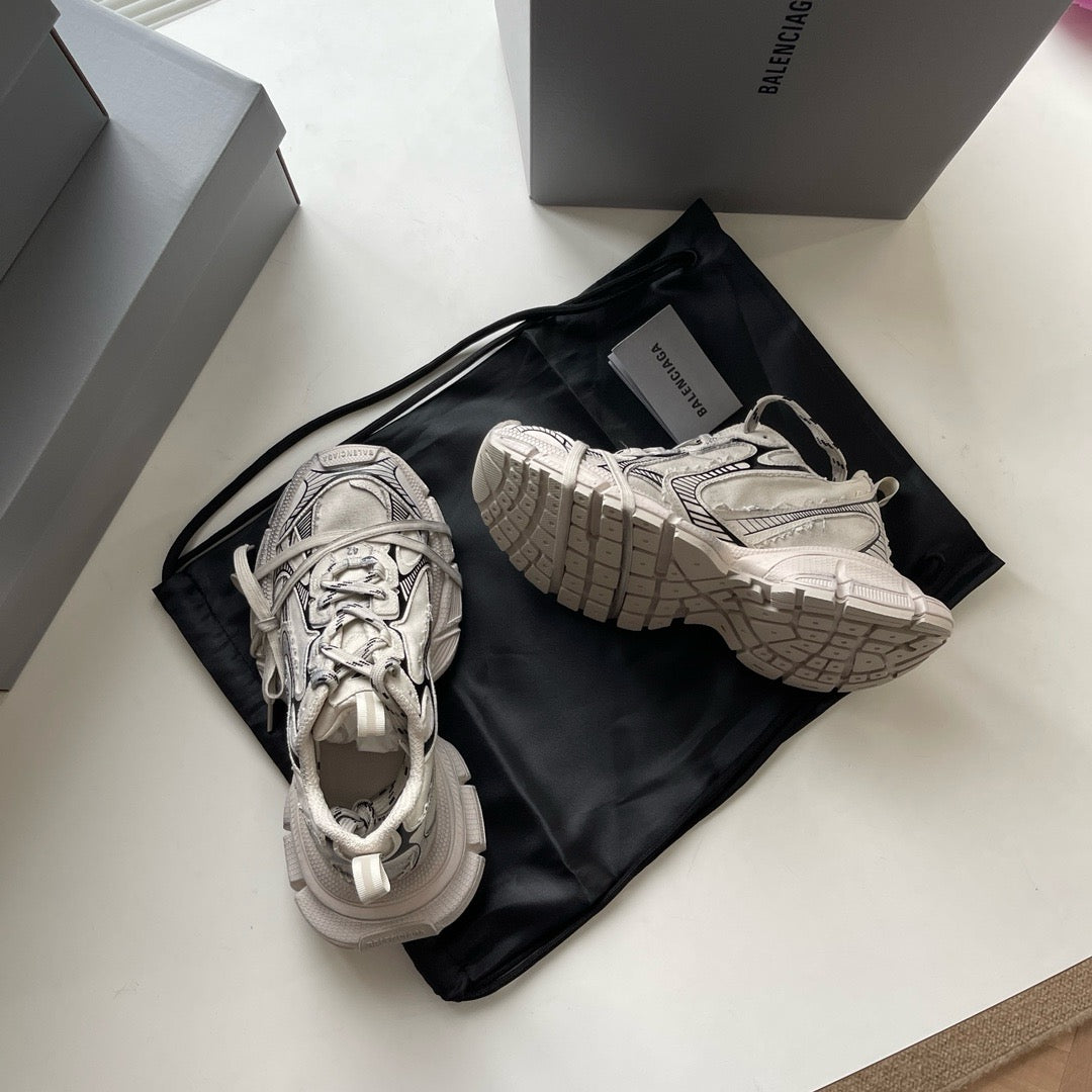 Schuhe in Himmelblau, Rosa und Khaki