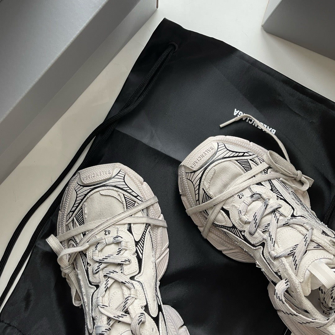 حذاء أزرق سماوي، وردي، وكاكي