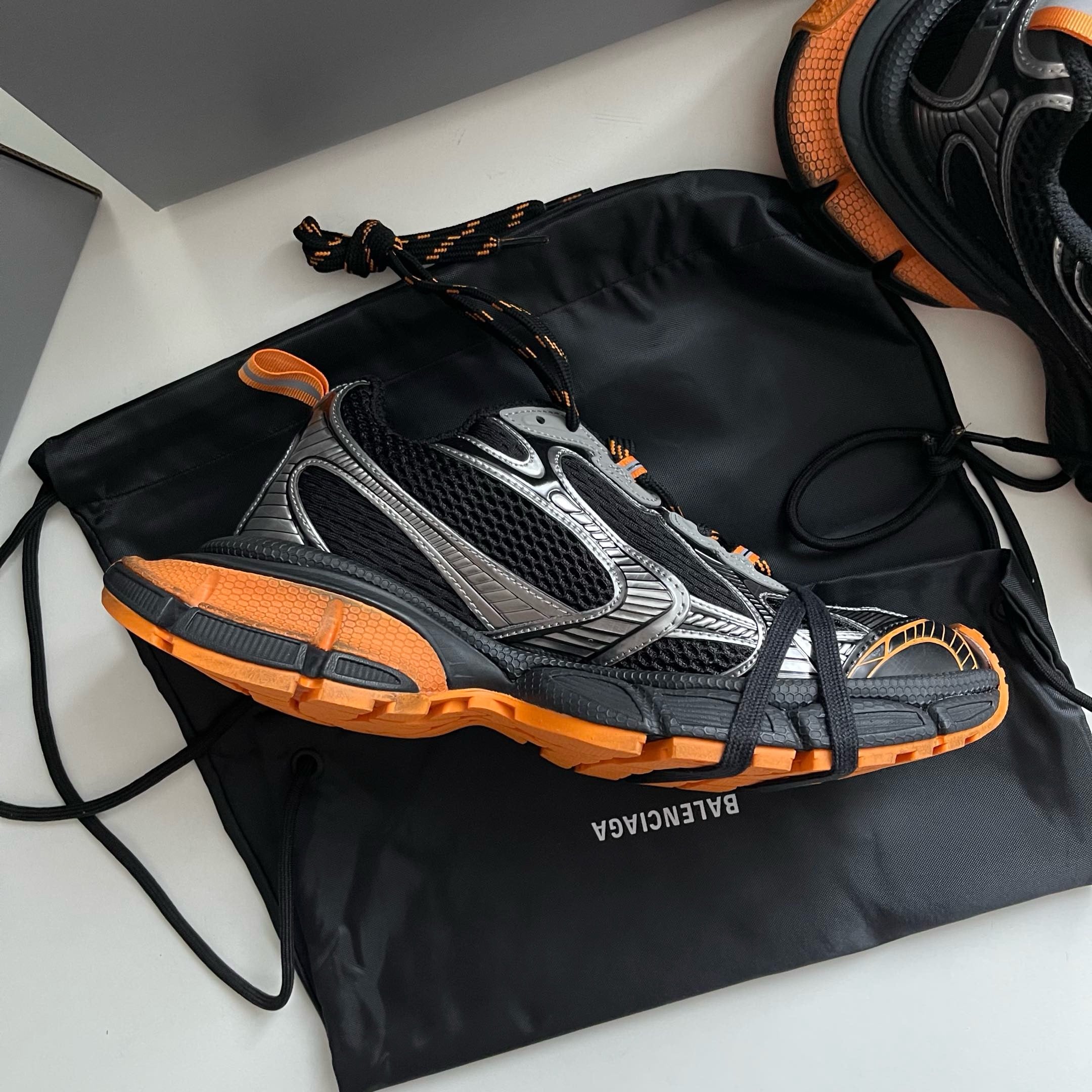 Mehrfarbige Schuhe