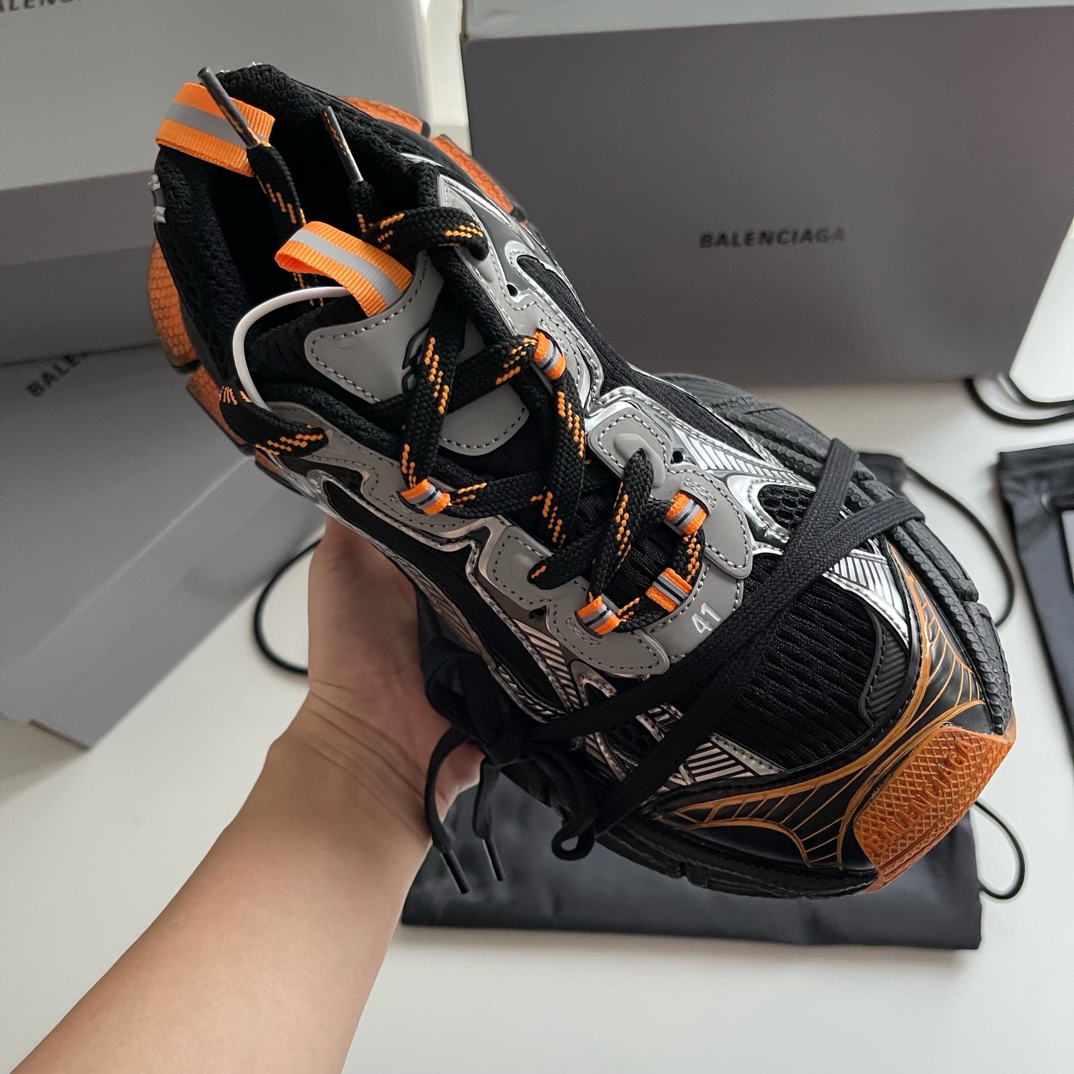 Mehrfarbige Schuhe