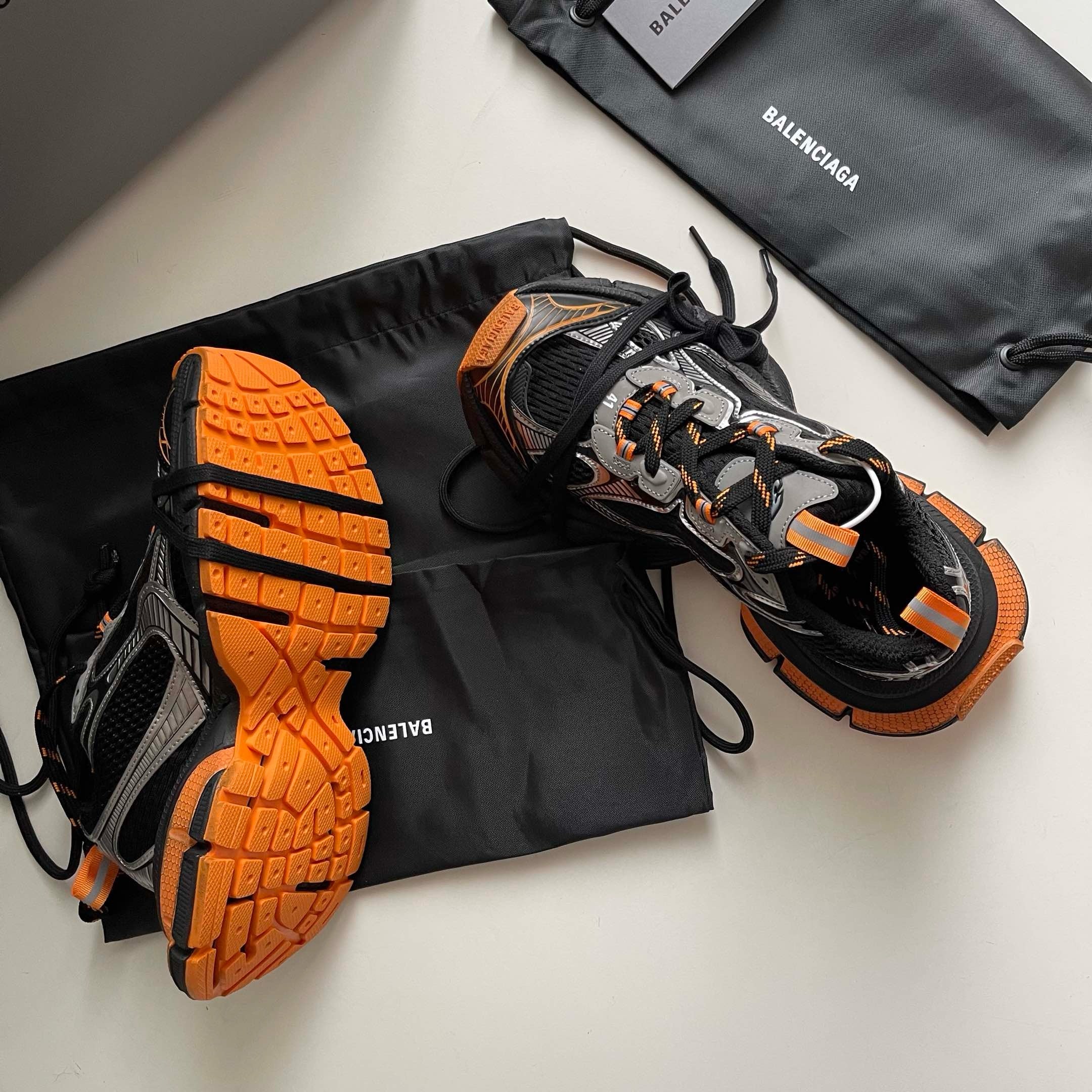 Mehrfarbige Schuhe