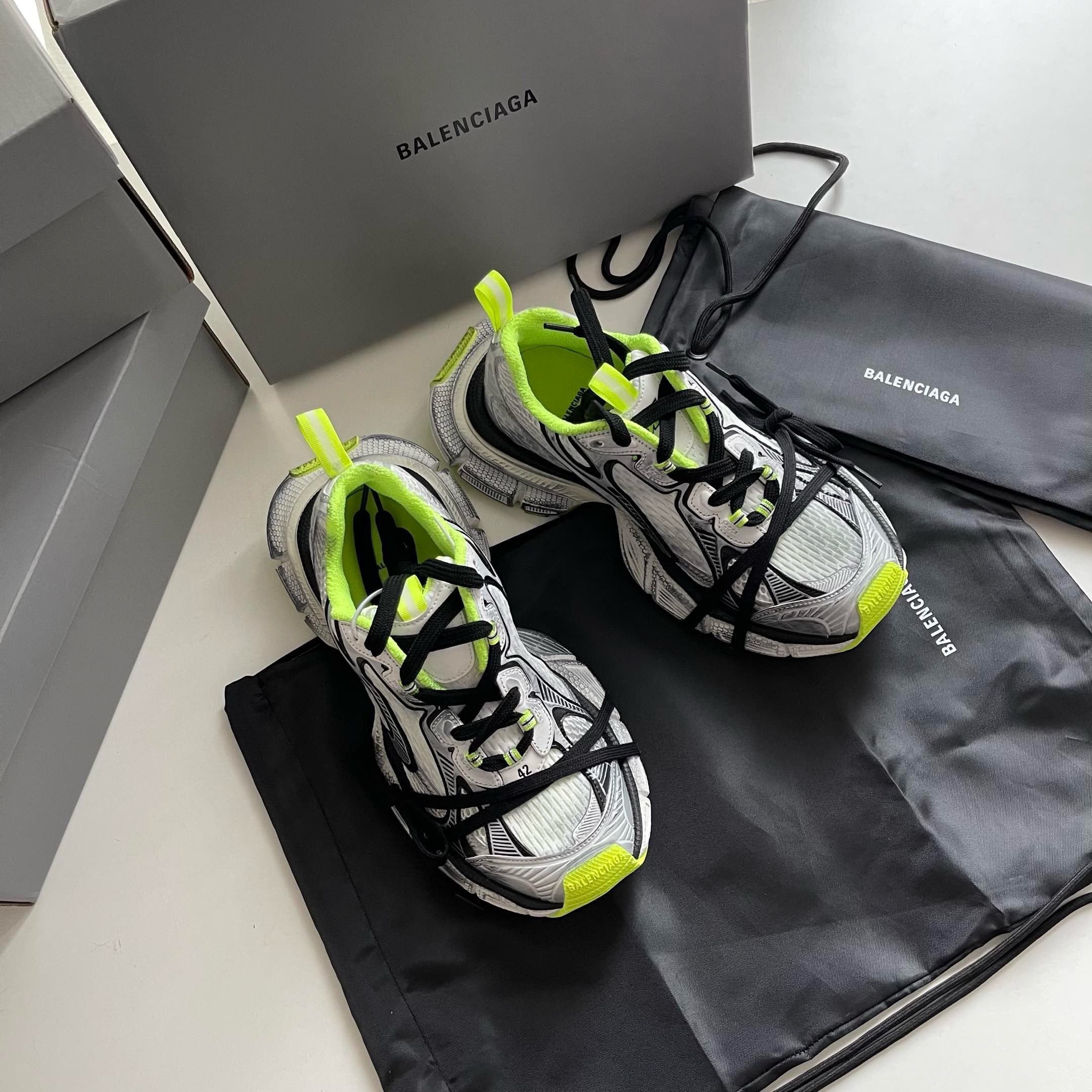 Mehrfarbige Schuhe