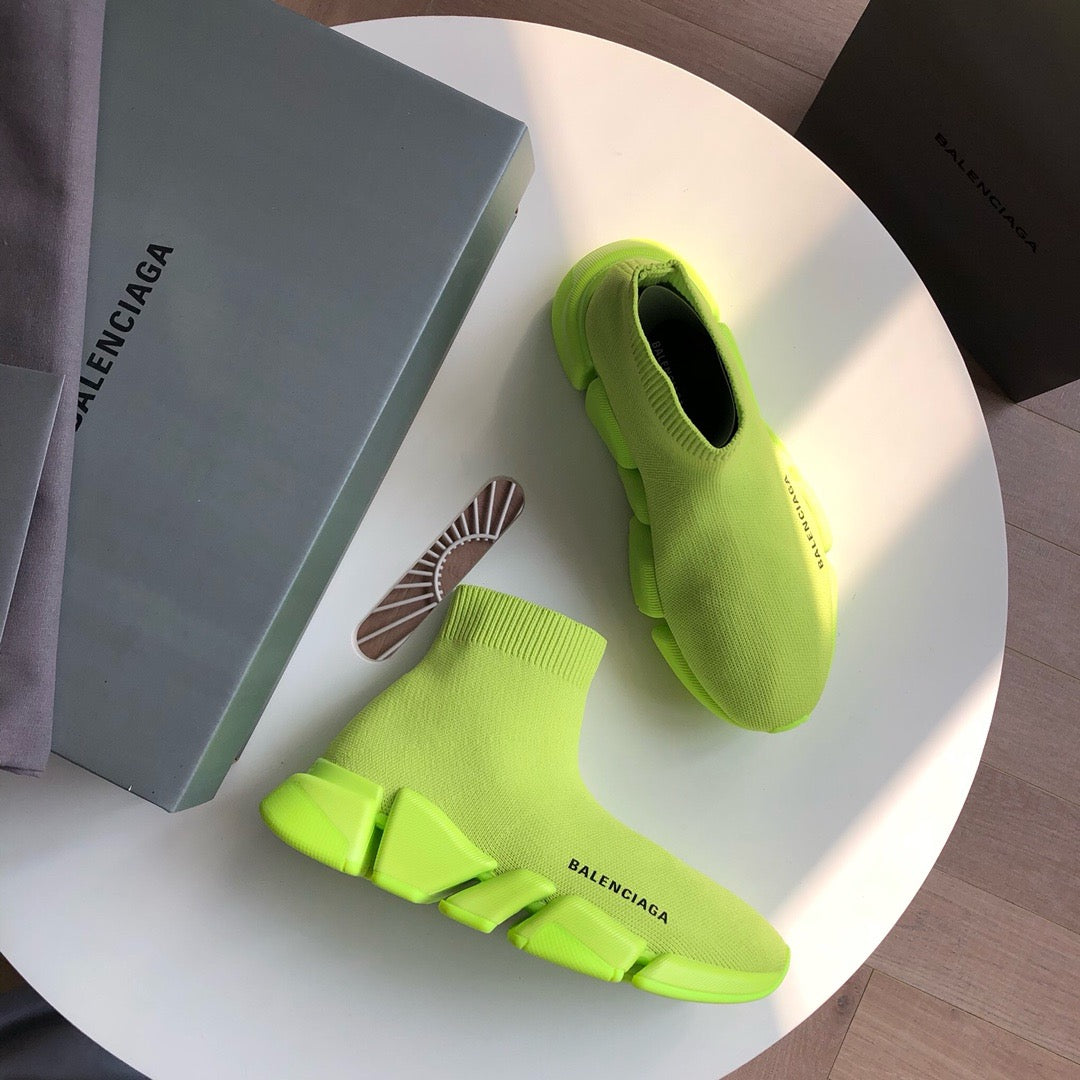 Khaki- und grüne Schuhe