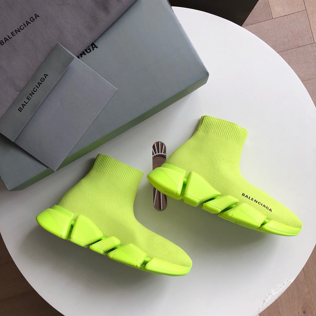 Khaki- und grüne Schuhe