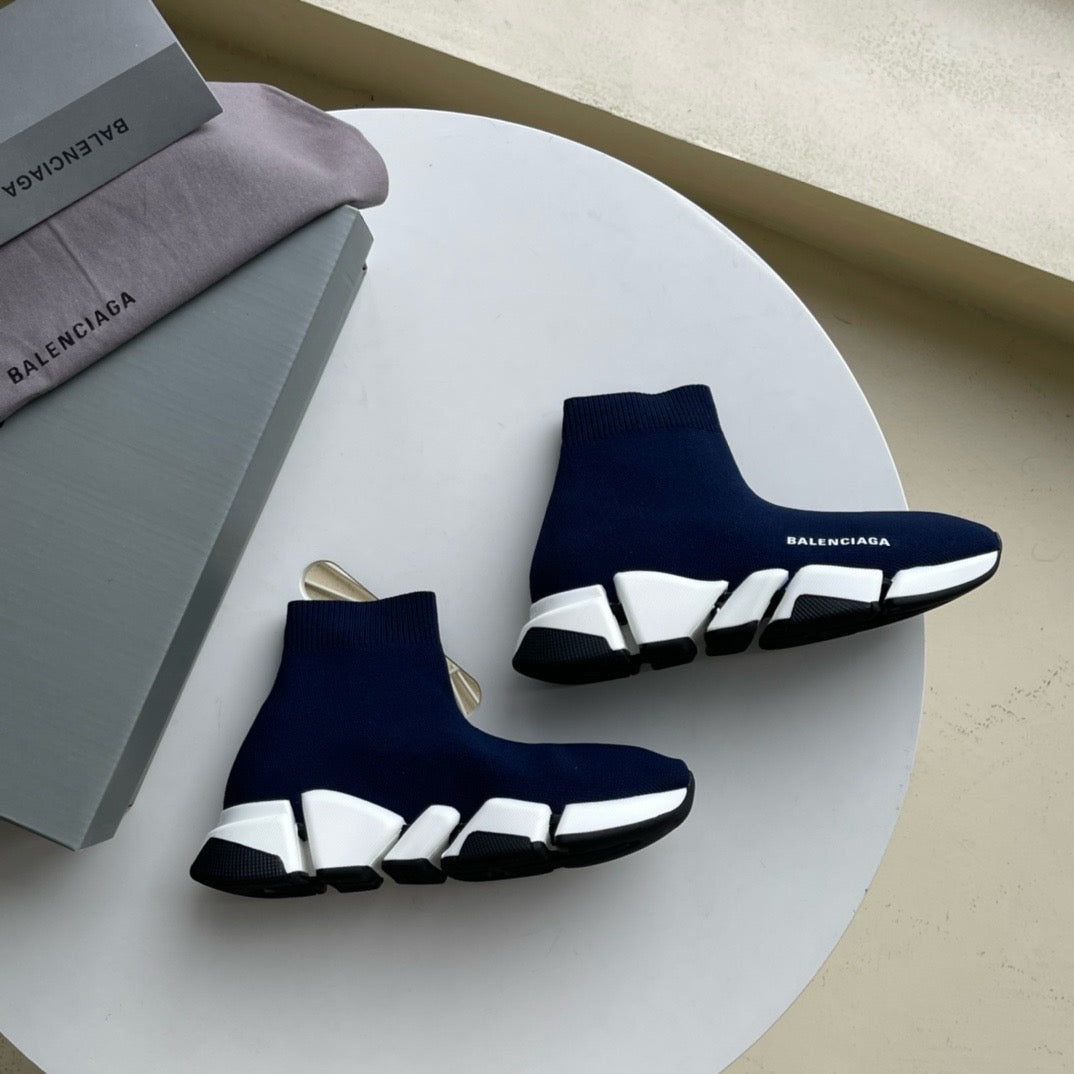 Blaue und himmelblaue Schuhe
