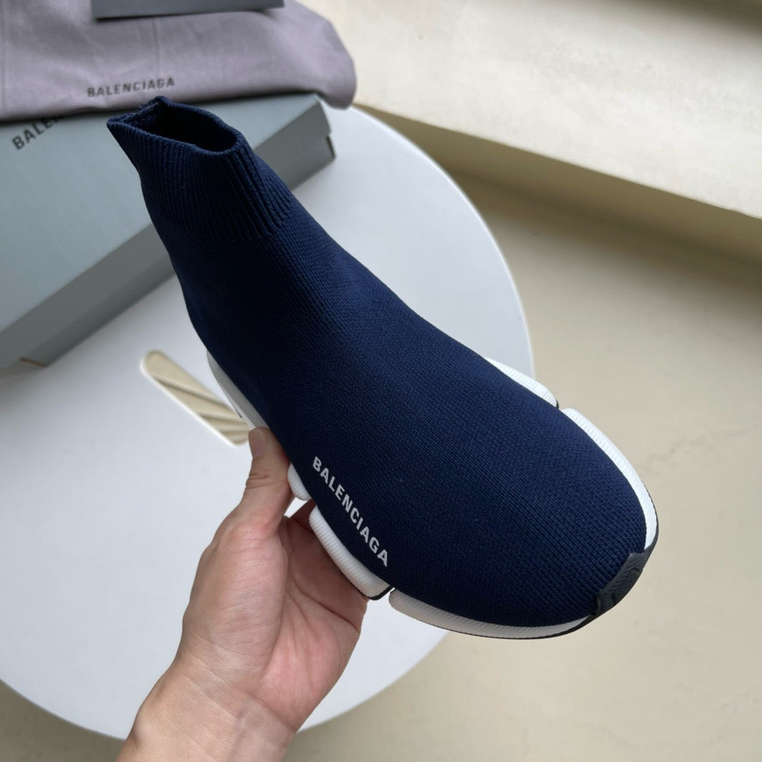 Blaue und himmelblaue Schuhe